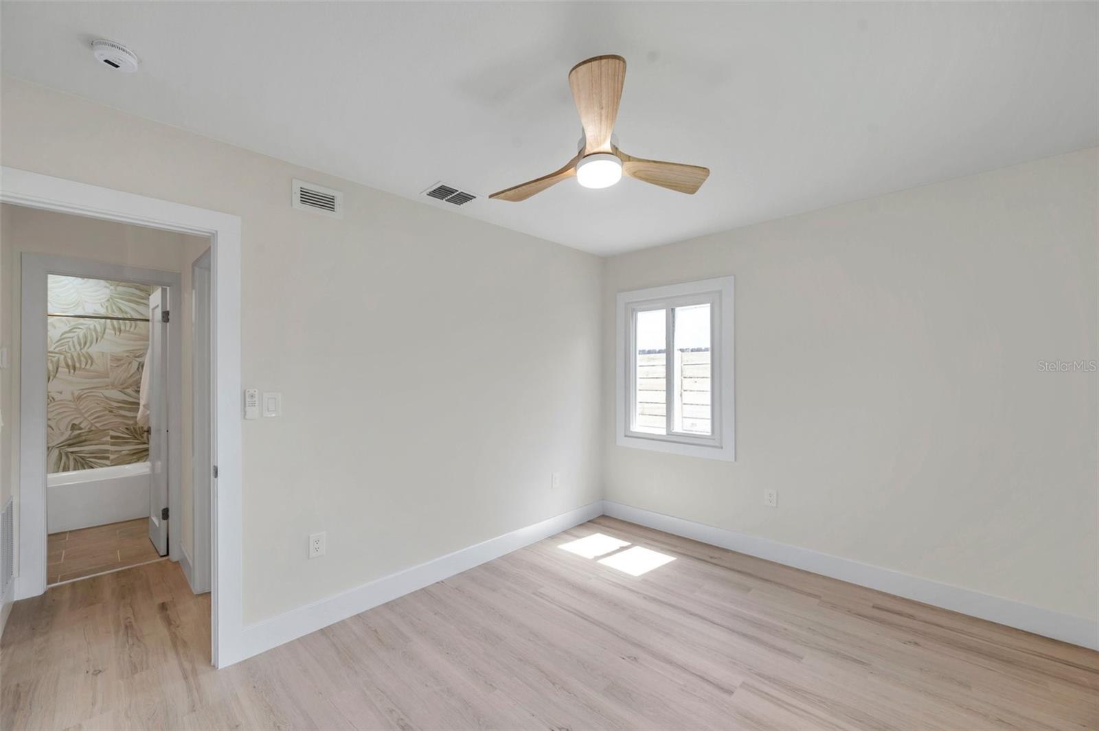 Image 21 of 35 For 5745 4th Avenue N