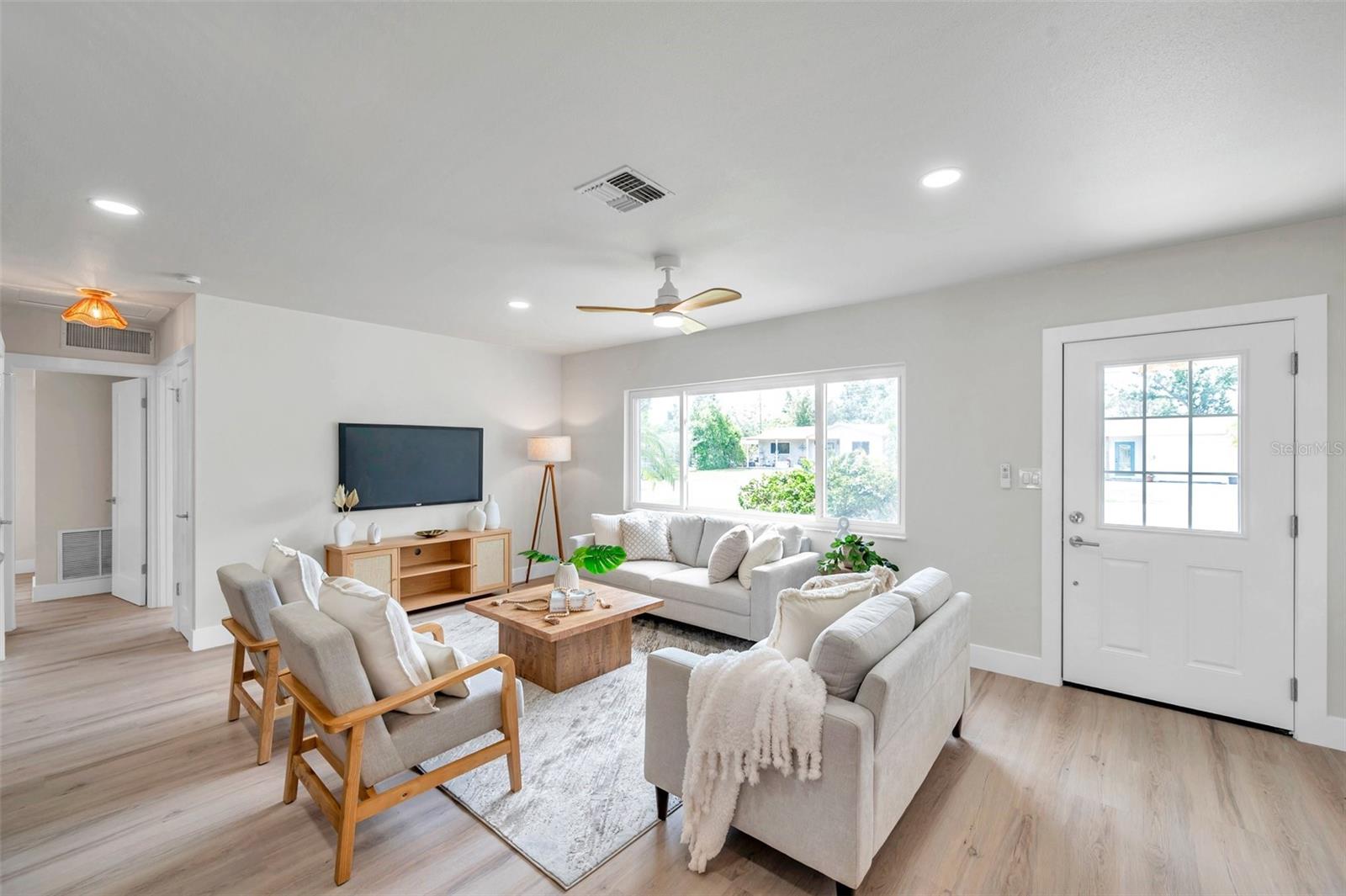 Image 3 of 35 For 5745 4th Avenue N