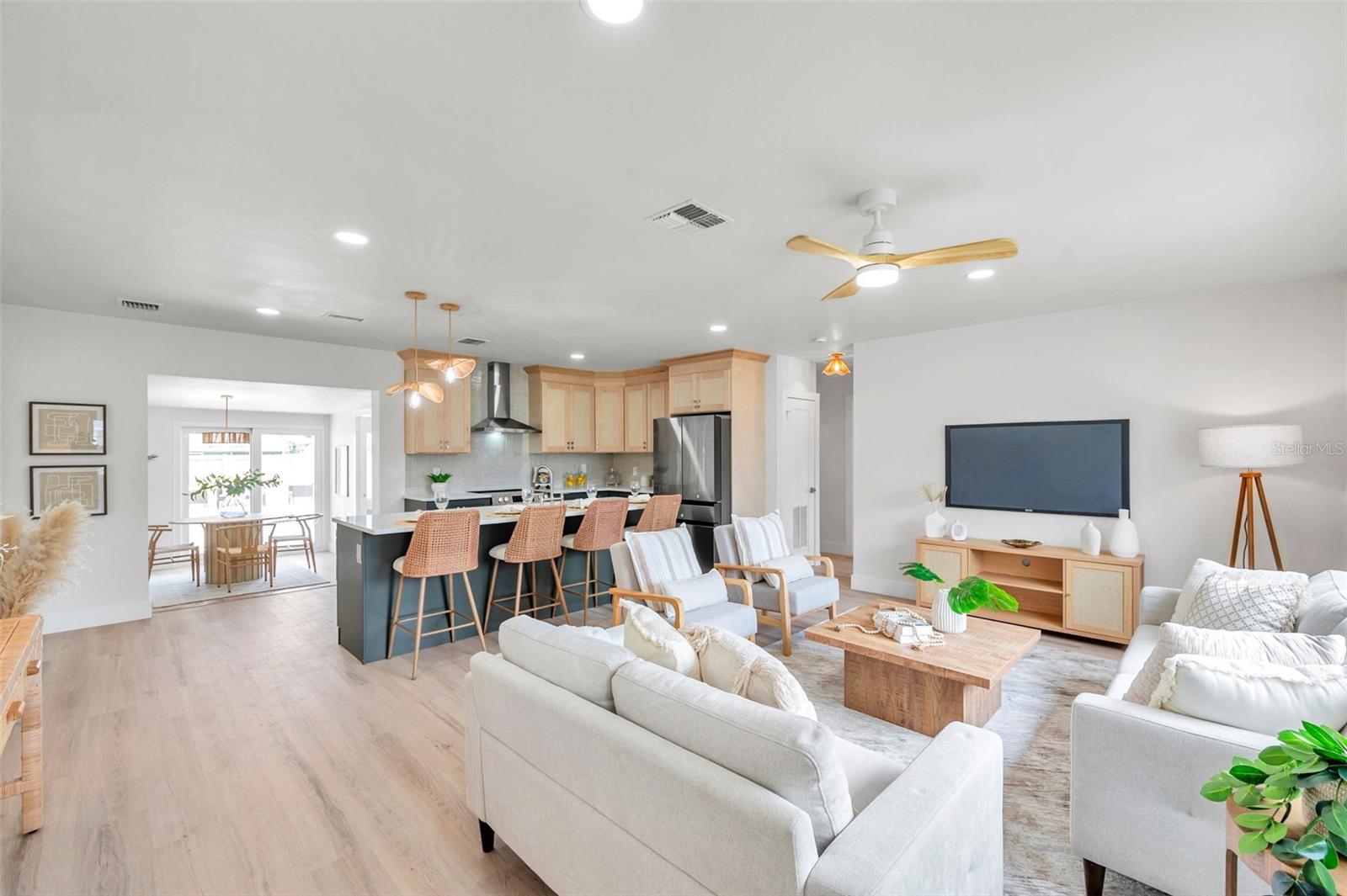 Image 4 of 35 For 5745 4th Avenue N