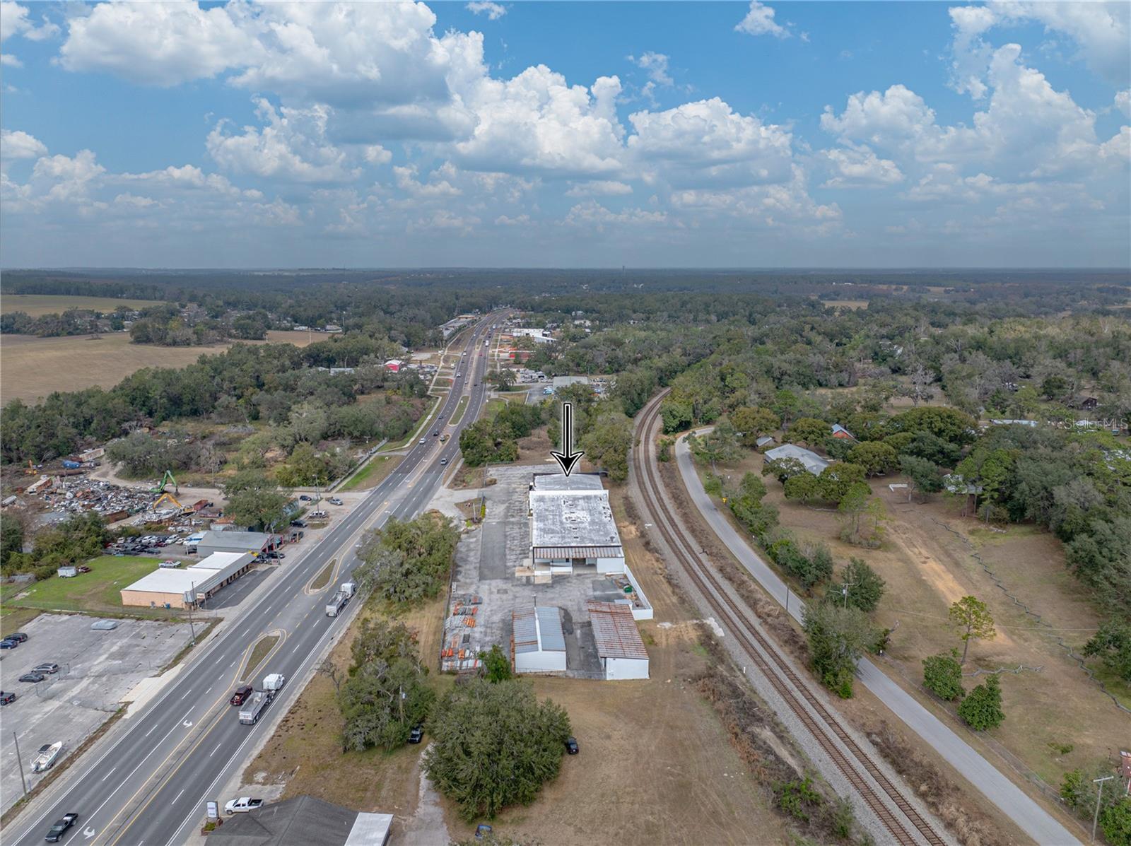 Listing photo id 9 for 15552 Us Highway 301