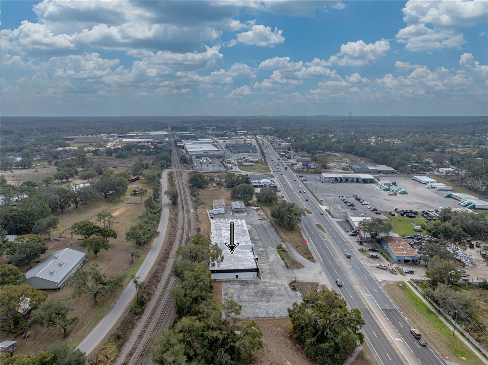 Listing photo id 11 for 15552 Us Highway 301