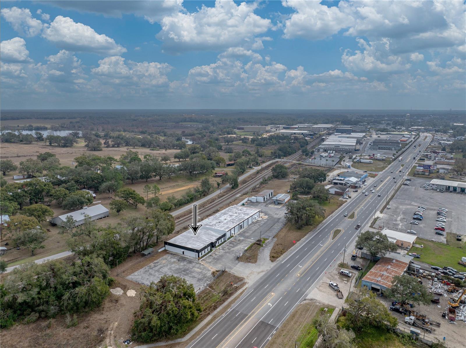 Listing photo id 12 for 15552 Us Highway 301