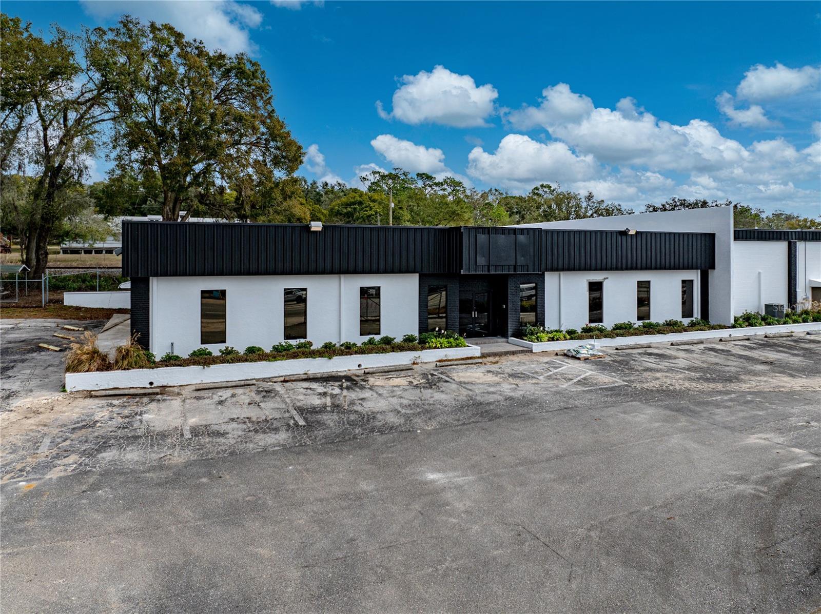 Listing photo id 1 for 15552 Us Highway 301