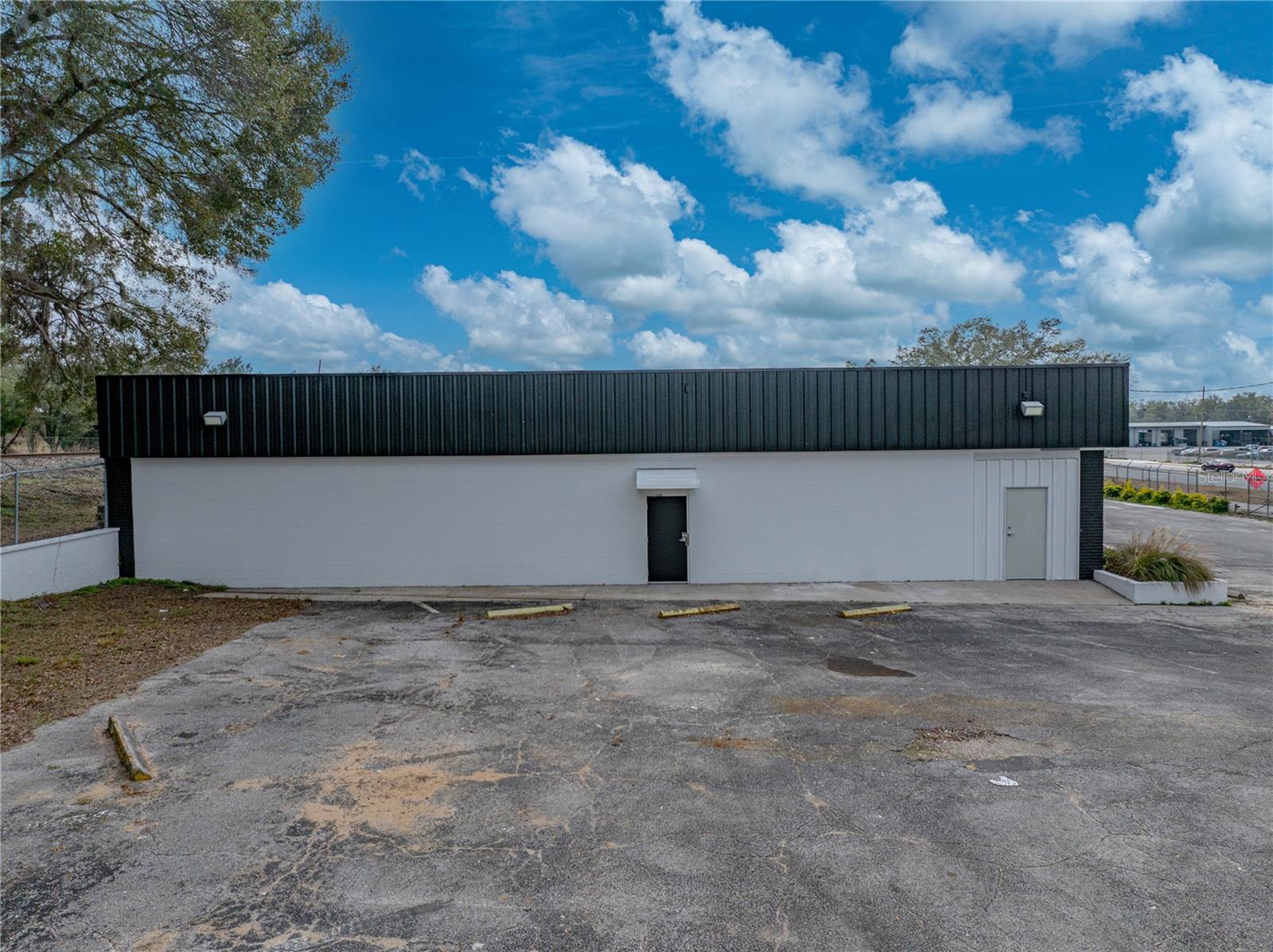 Listing photo id 2 for 15552 Us Highway 301