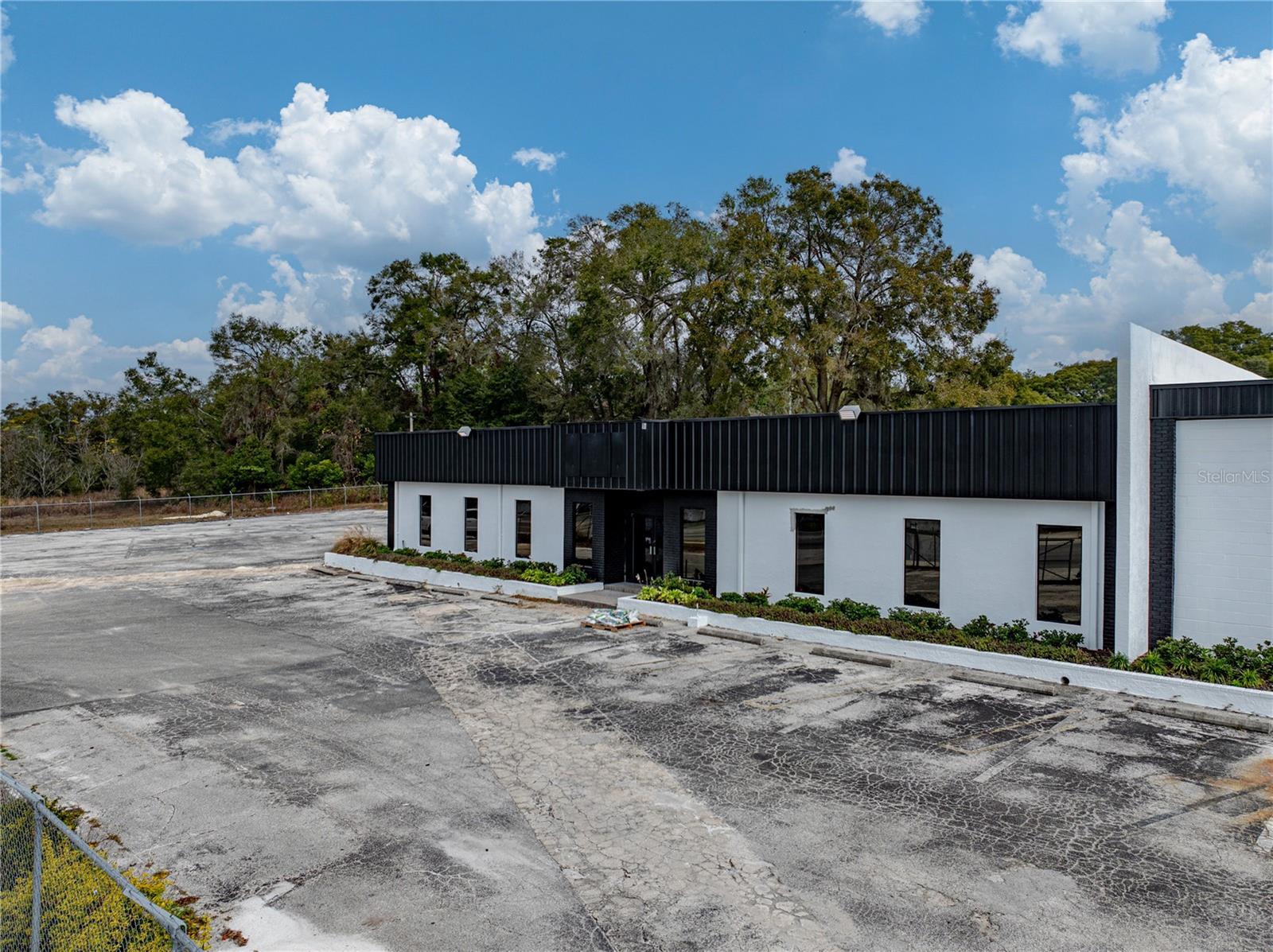 Listing photo id 4 for 15552 Us Highway 301