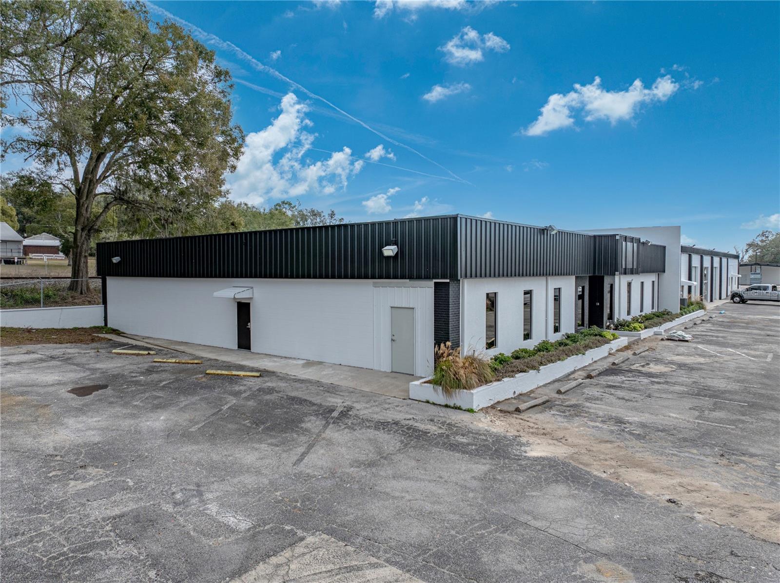 Listing photo id 5 for 15552 Us Highway 301