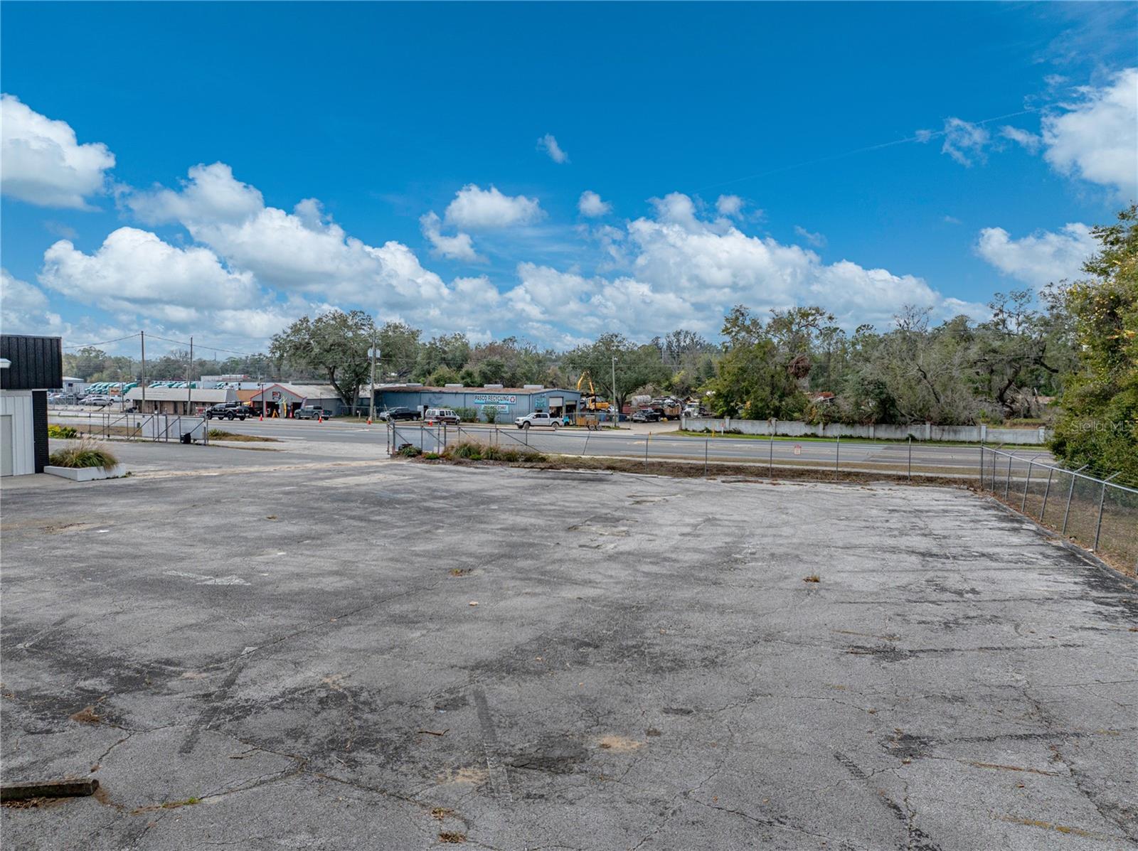 Listing photo id 6 for 15552 Us Highway 301