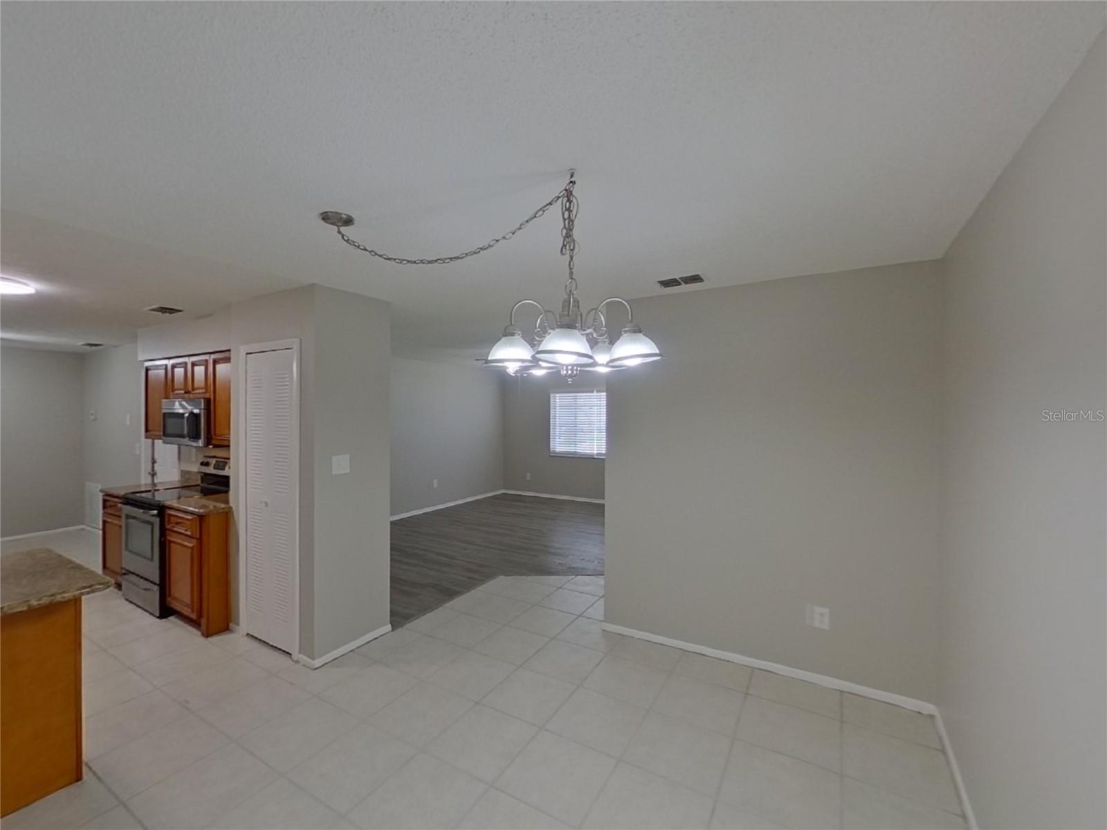 Image 4 of 18 For 3717 Coppertree Circle