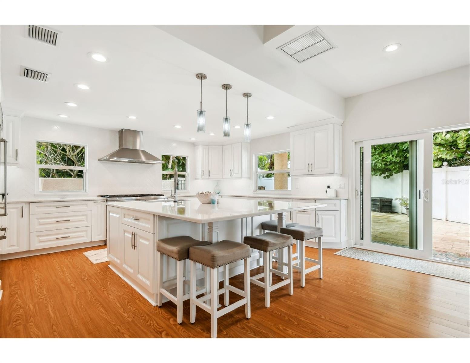 Image 11 of 38 For 1427 40th Avenue Ne