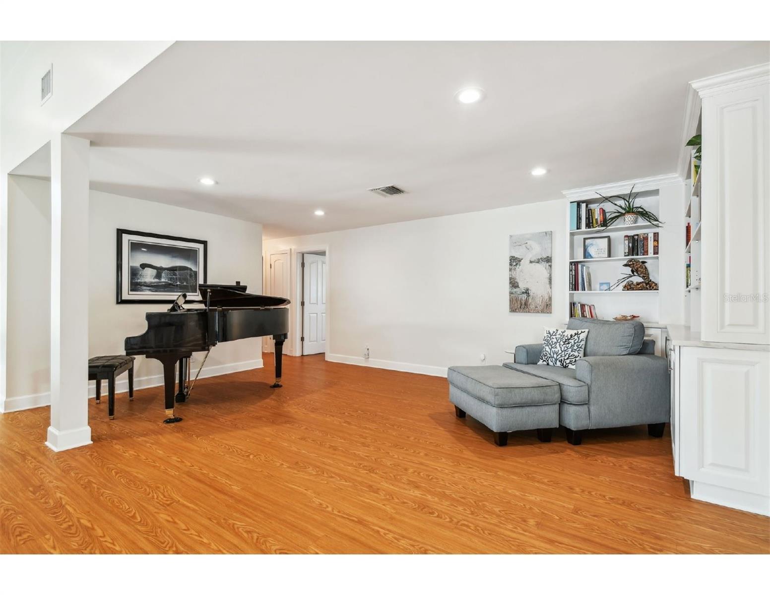 Image 15 of 38 For 1427 40th Avenue Ne