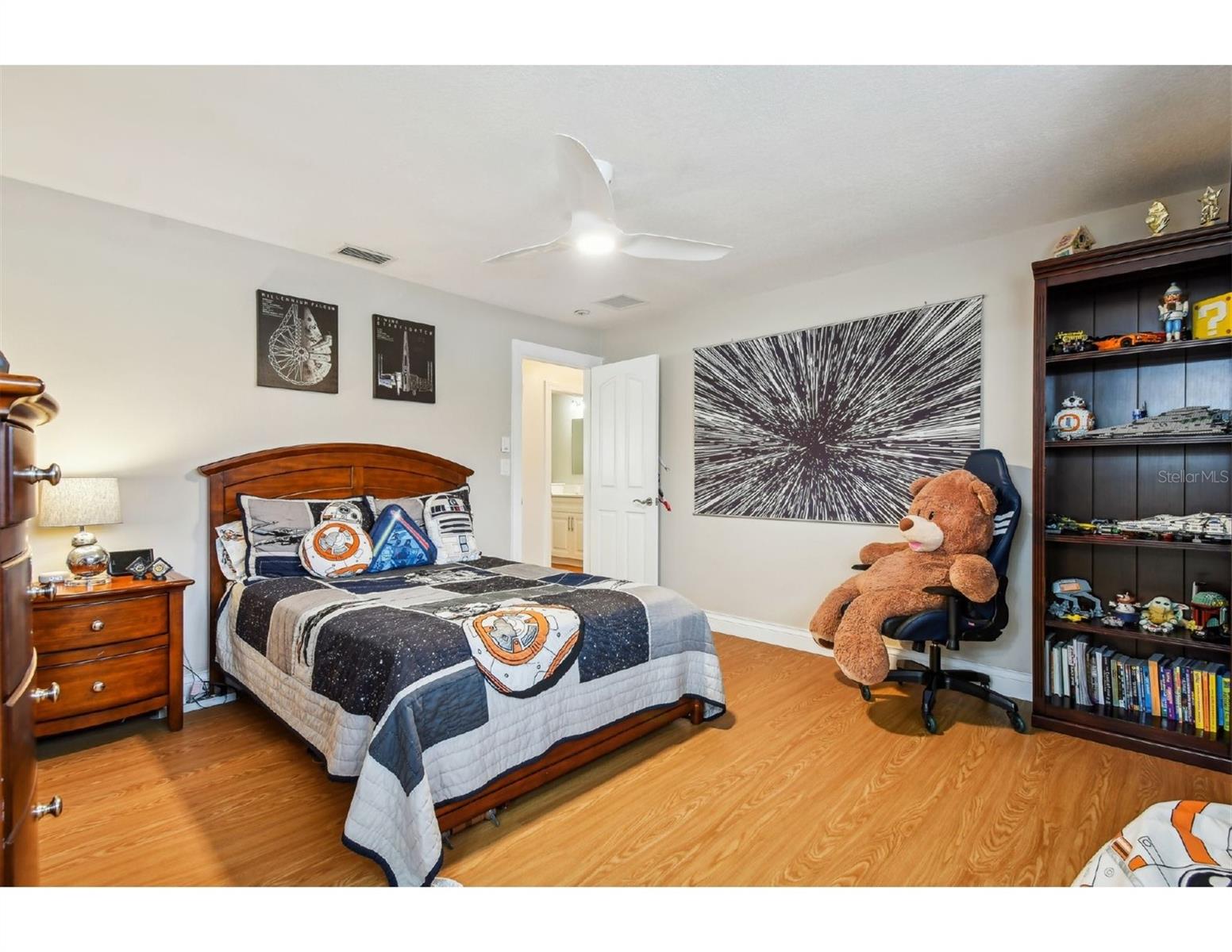 Image 16 of 38 For 1427 40th Avenue Ne