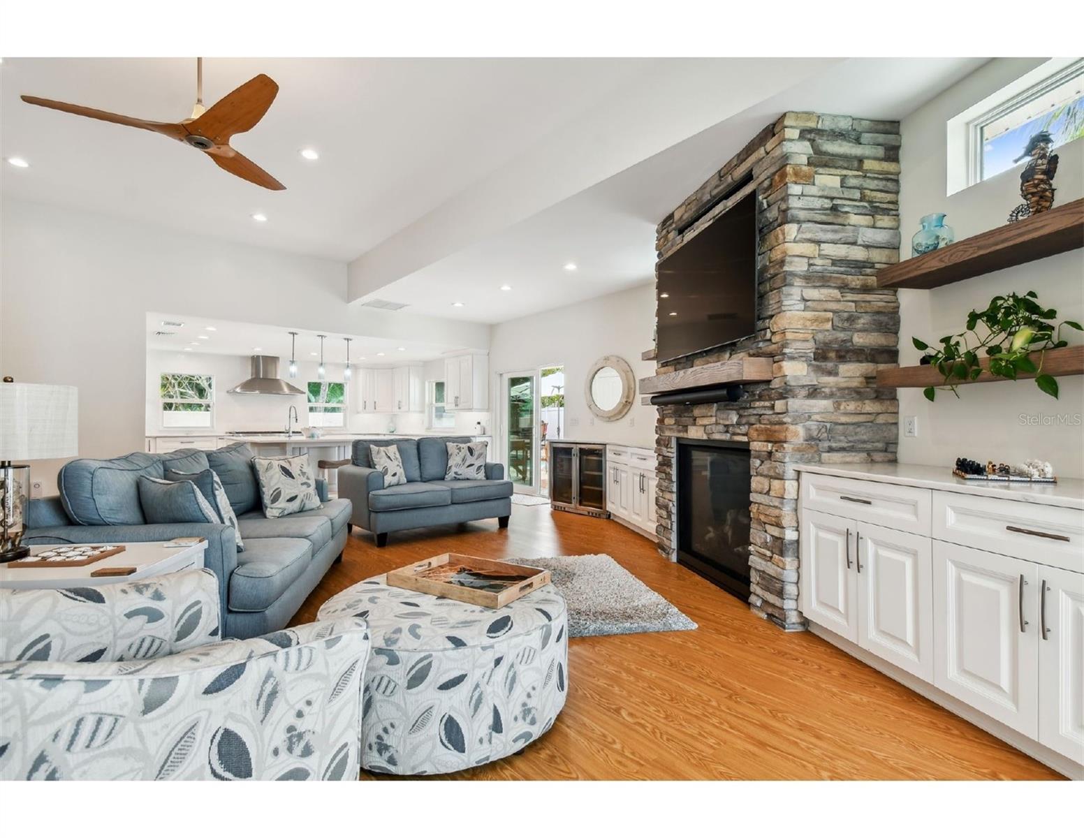 Image 9 of 38 For 1427 40th Avenue Ne