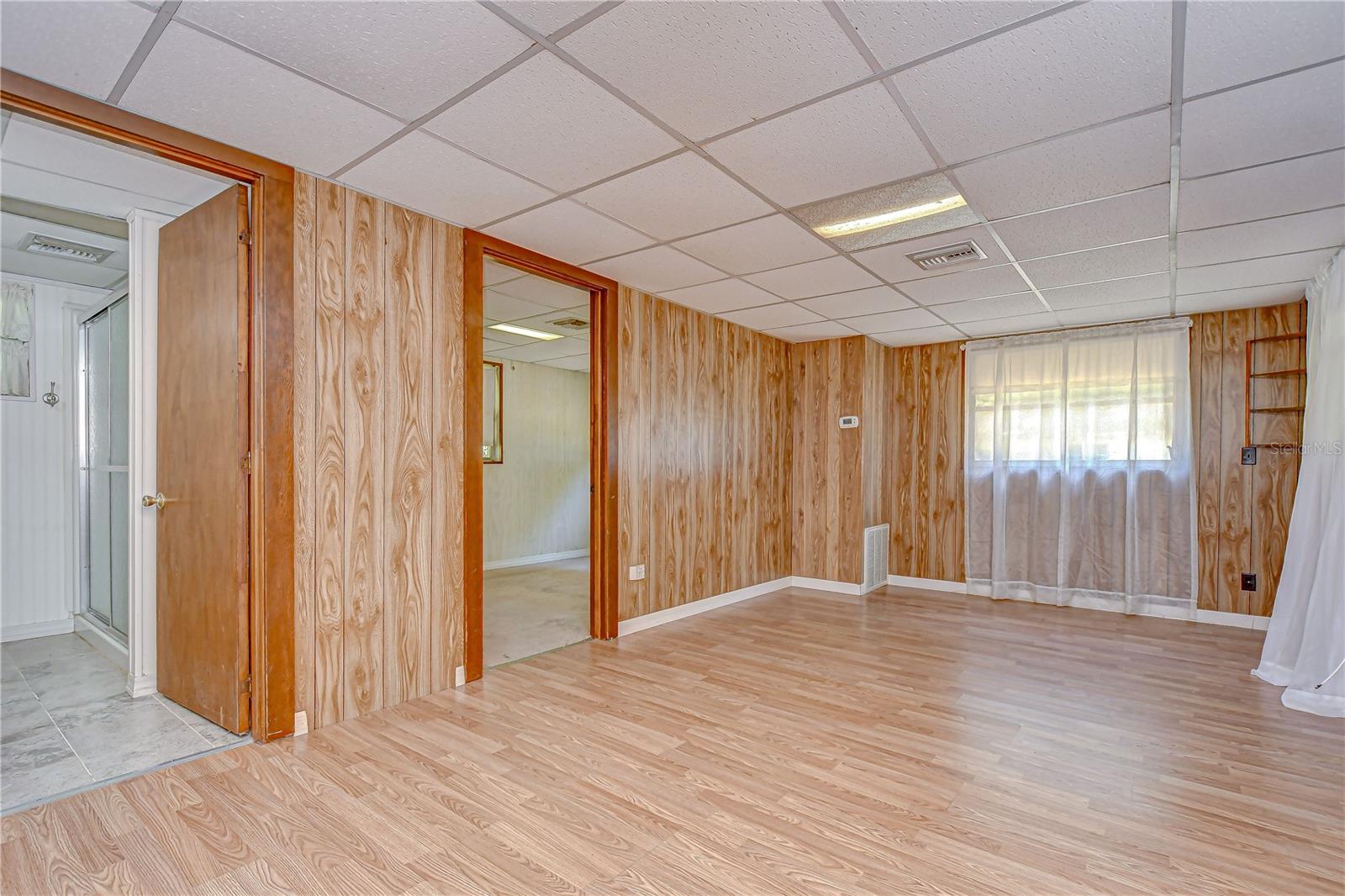 Listing photo id 12 for 38839 Miller Avenue