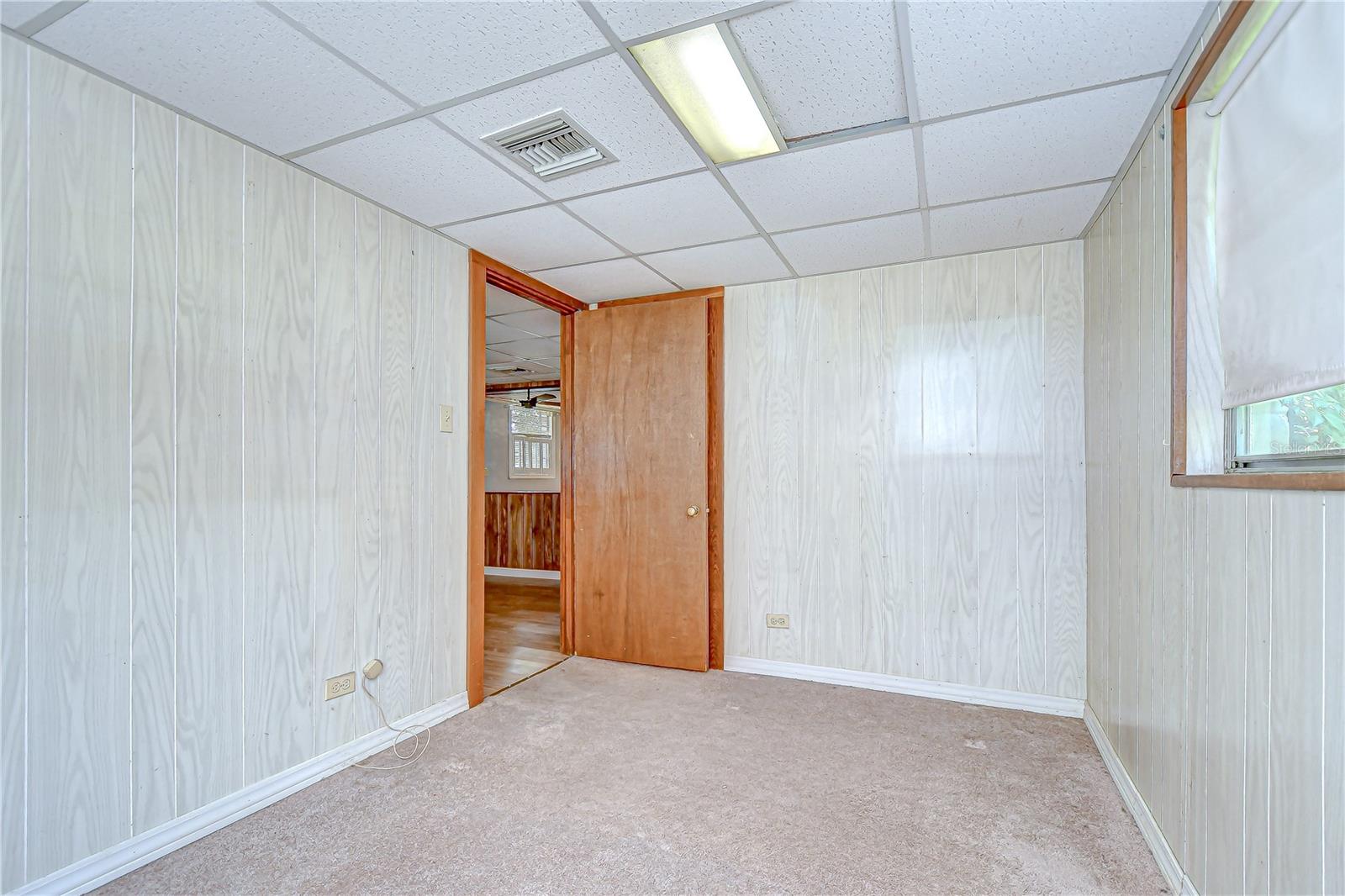 Listing photo id 17 for 38839 Miller Avenue