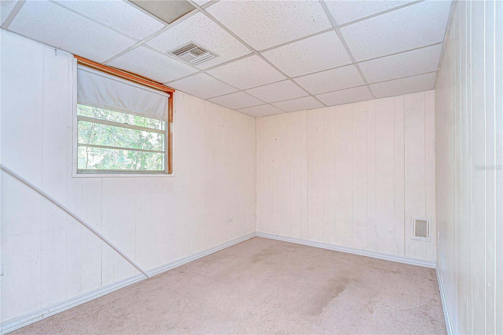 Listing photo id 19 for 38839 Miller Avenue