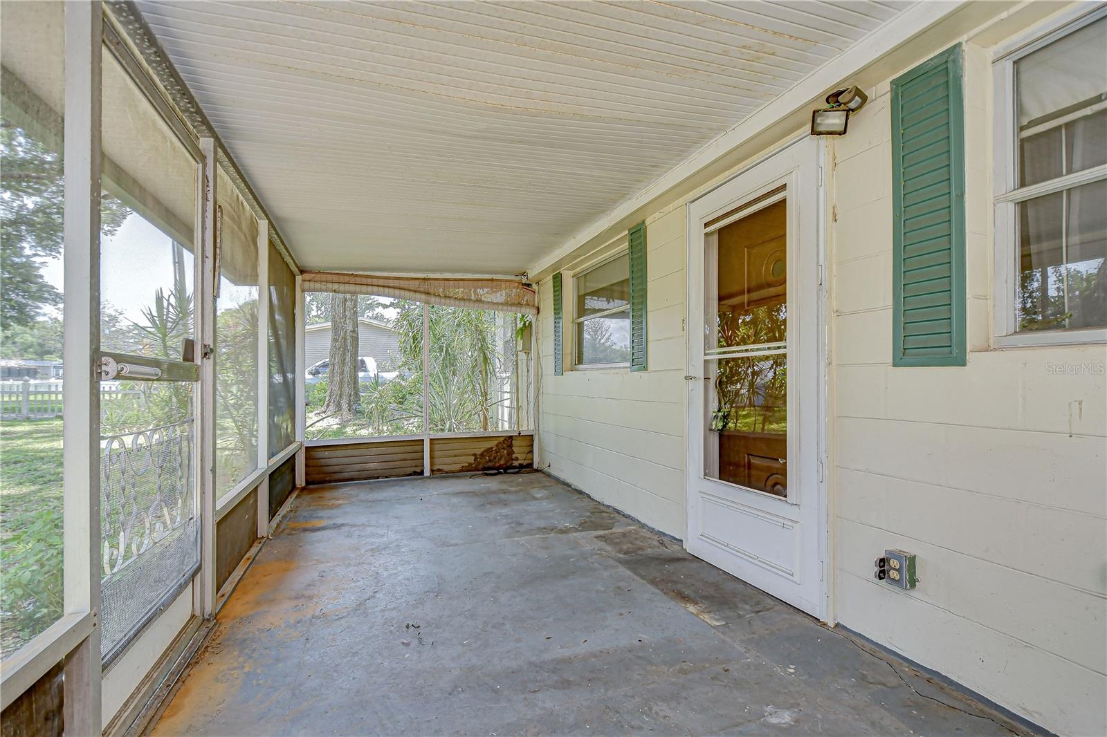 Listing photo id 2 for 38839 Miller Avenue