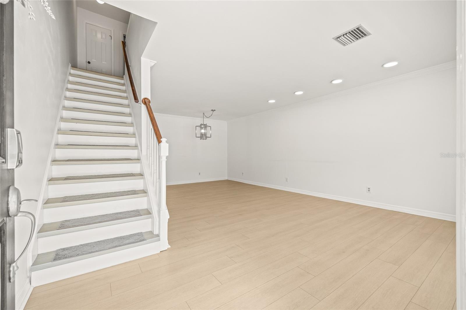 Image 12 of 36 For 609 Glen Avenue D