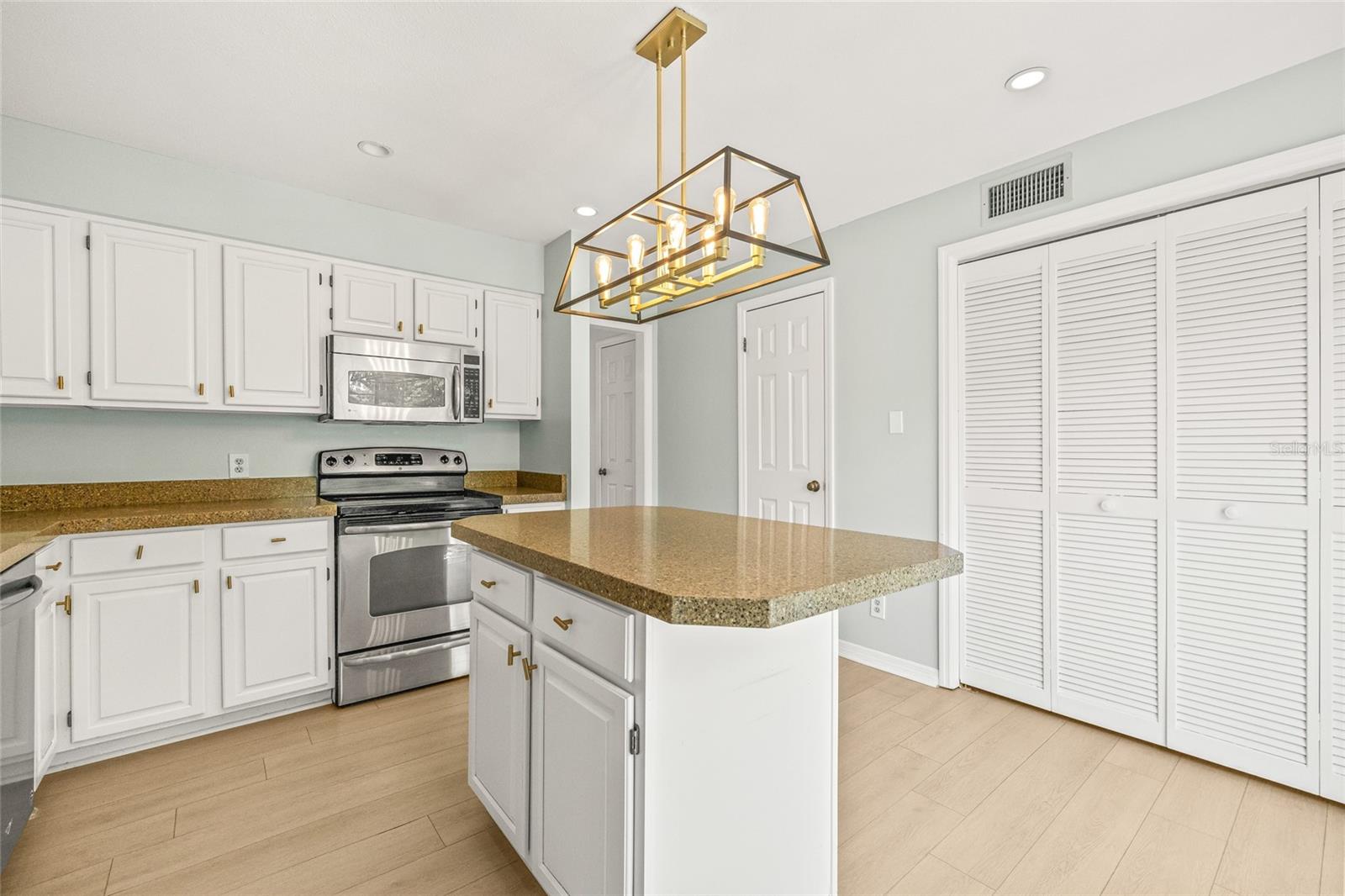 Image 20 of 36 For 609 Glen Avenue D