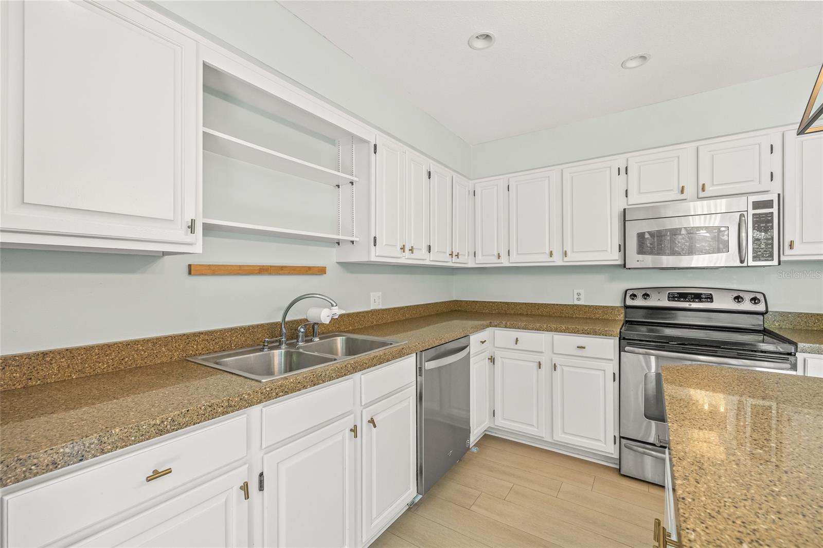 Image 22 of 36 For 609 Glen Avenue D