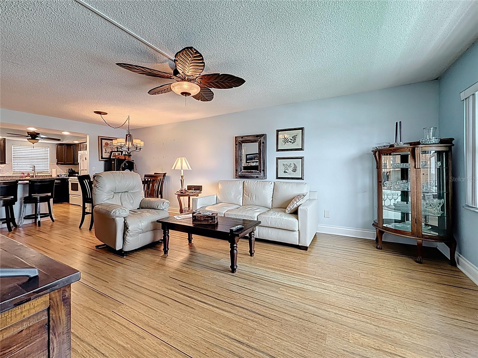 Image 21 of 61 For 4725 Cove Circle  908
