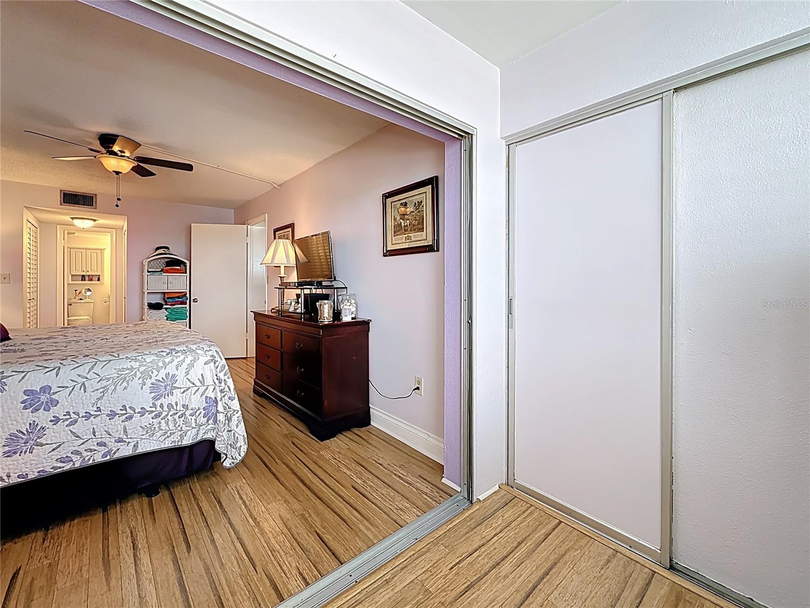 Image 29 of 61 For 4725 Cove Circle  908
