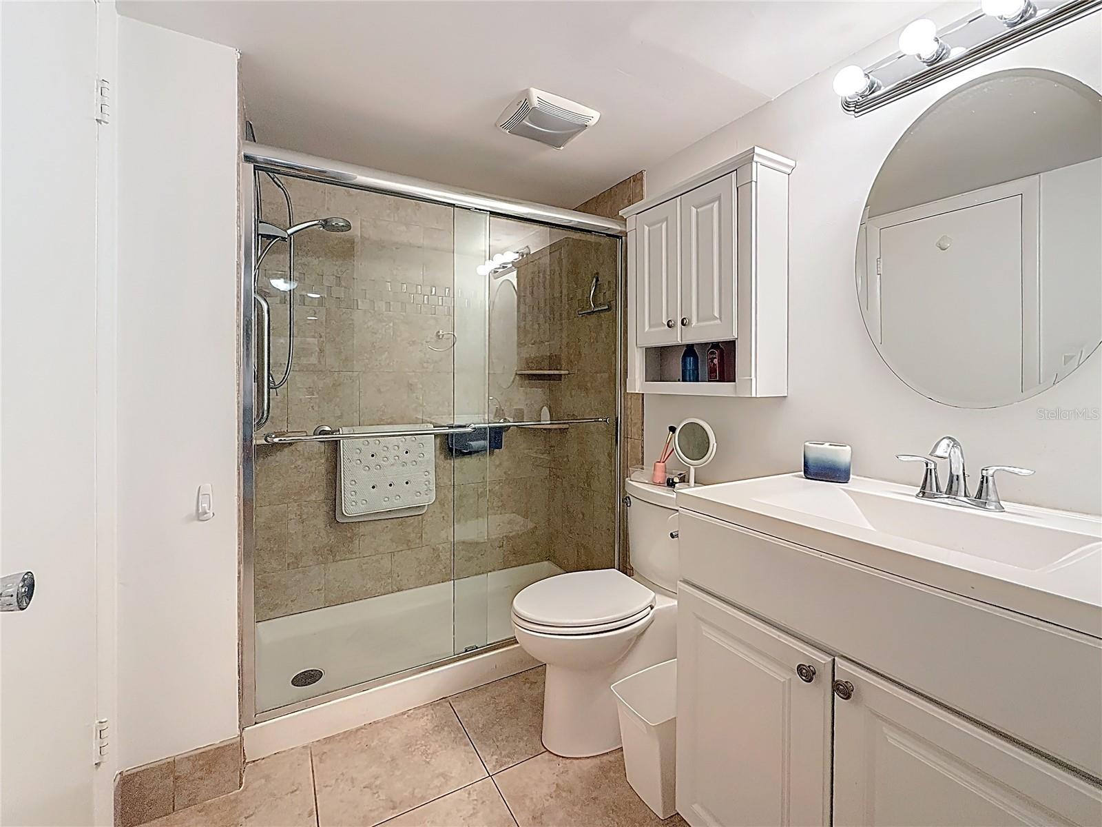 Image 30 of 61 For 4725 Cove Circle  908