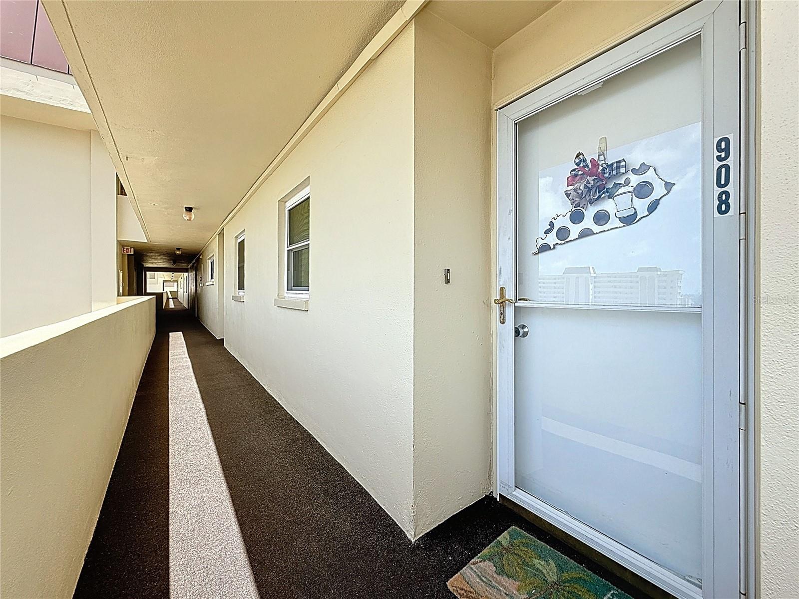 Image 4 of 61 For 4725 Cove Circle  908