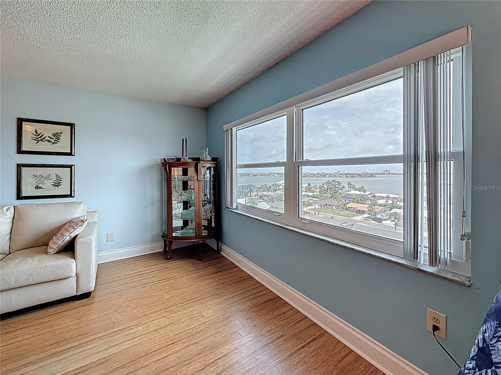 Image 48 of 61 For 4725 Cove Circle  908