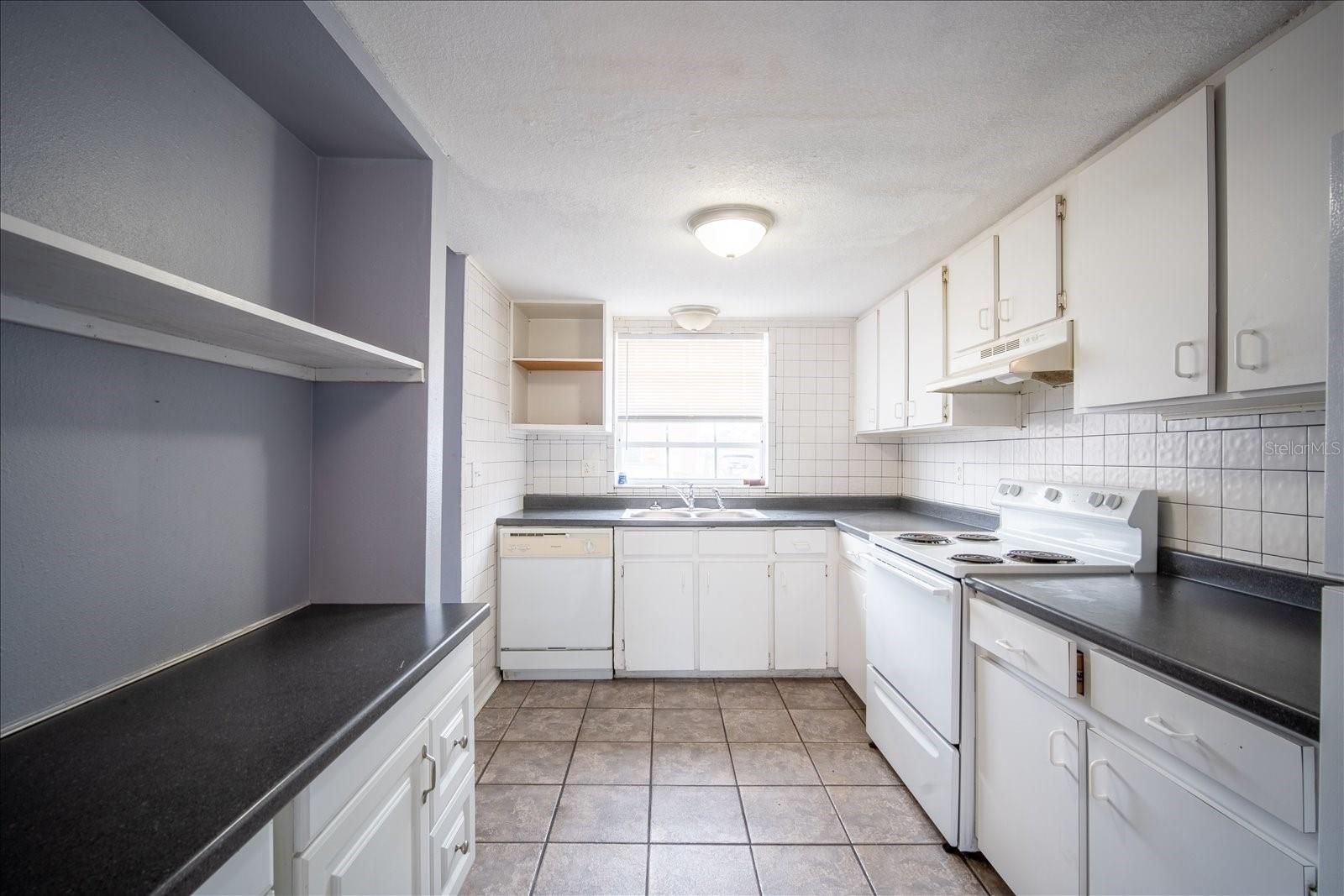 Image 11 of 26 For 1920 Edgewood Drive E1