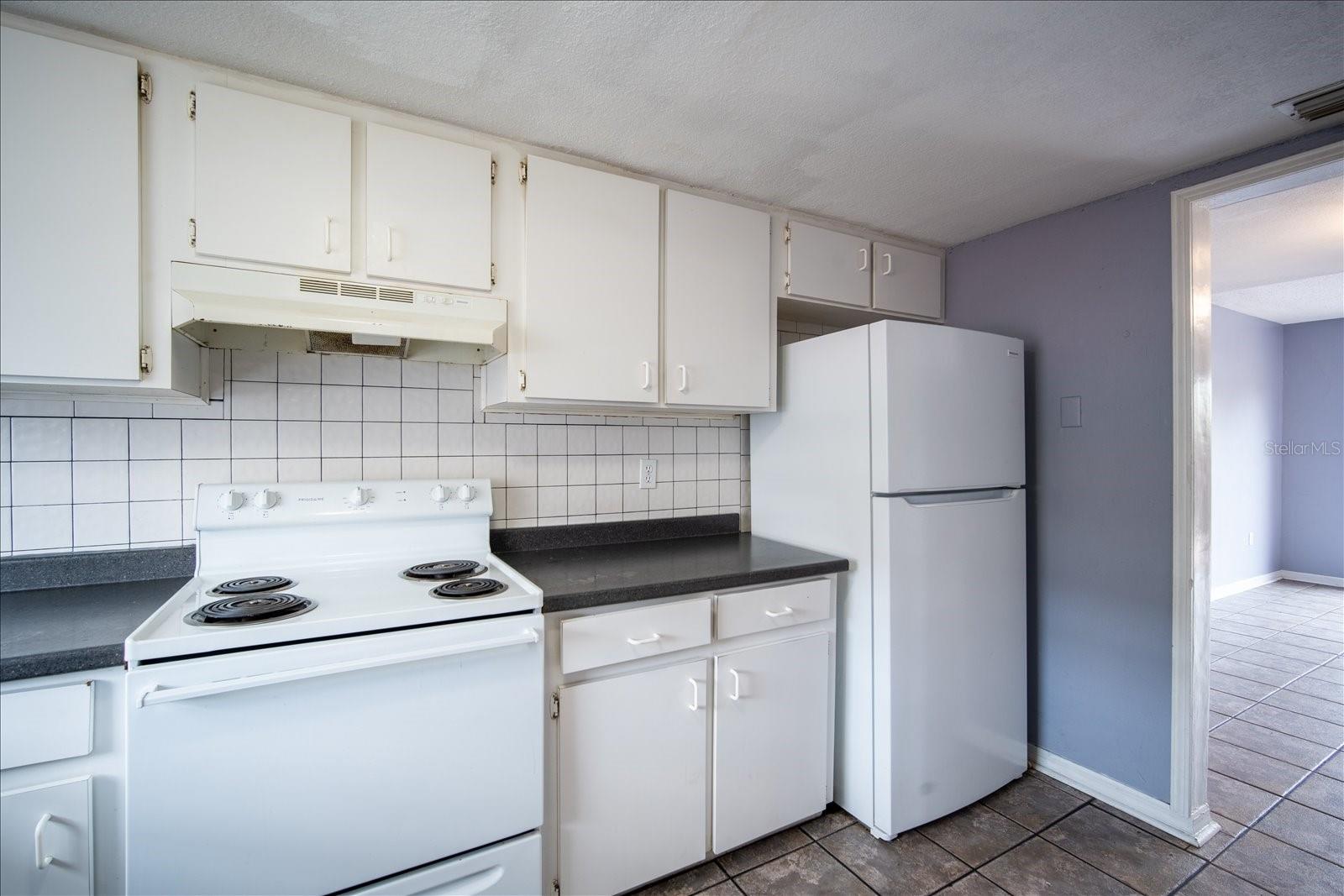 Image 9 of 26 For 1920 Edgewood Drive E1