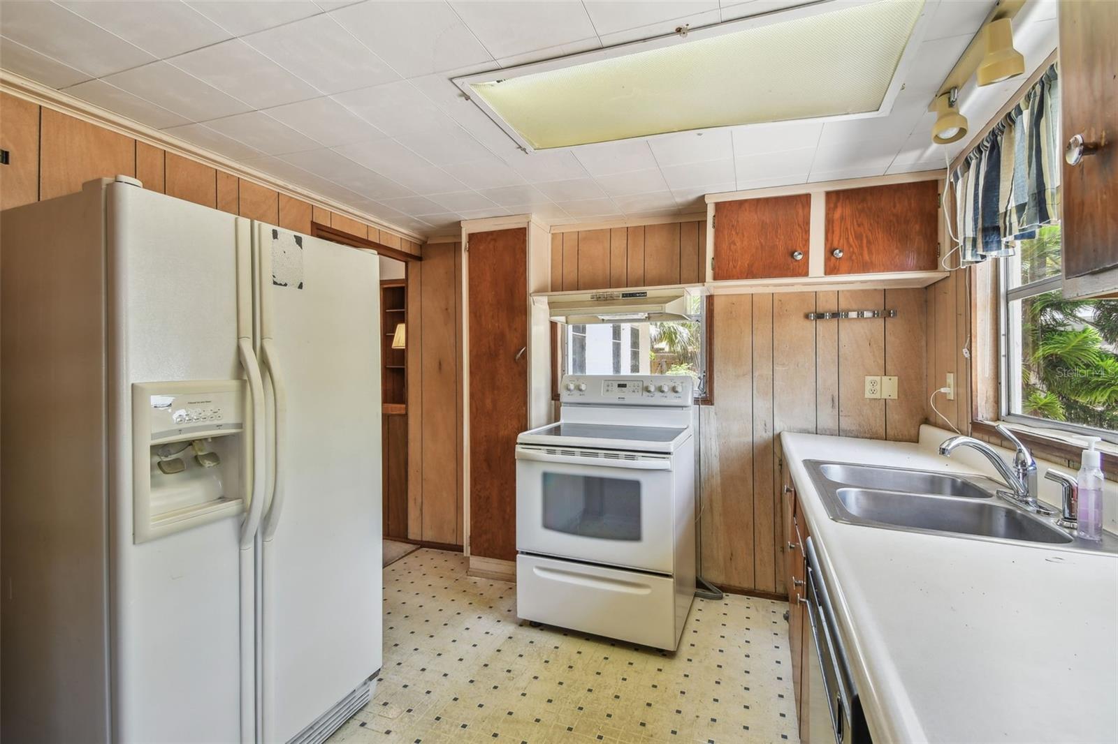 Image 10 of 38 For 601 75th St N