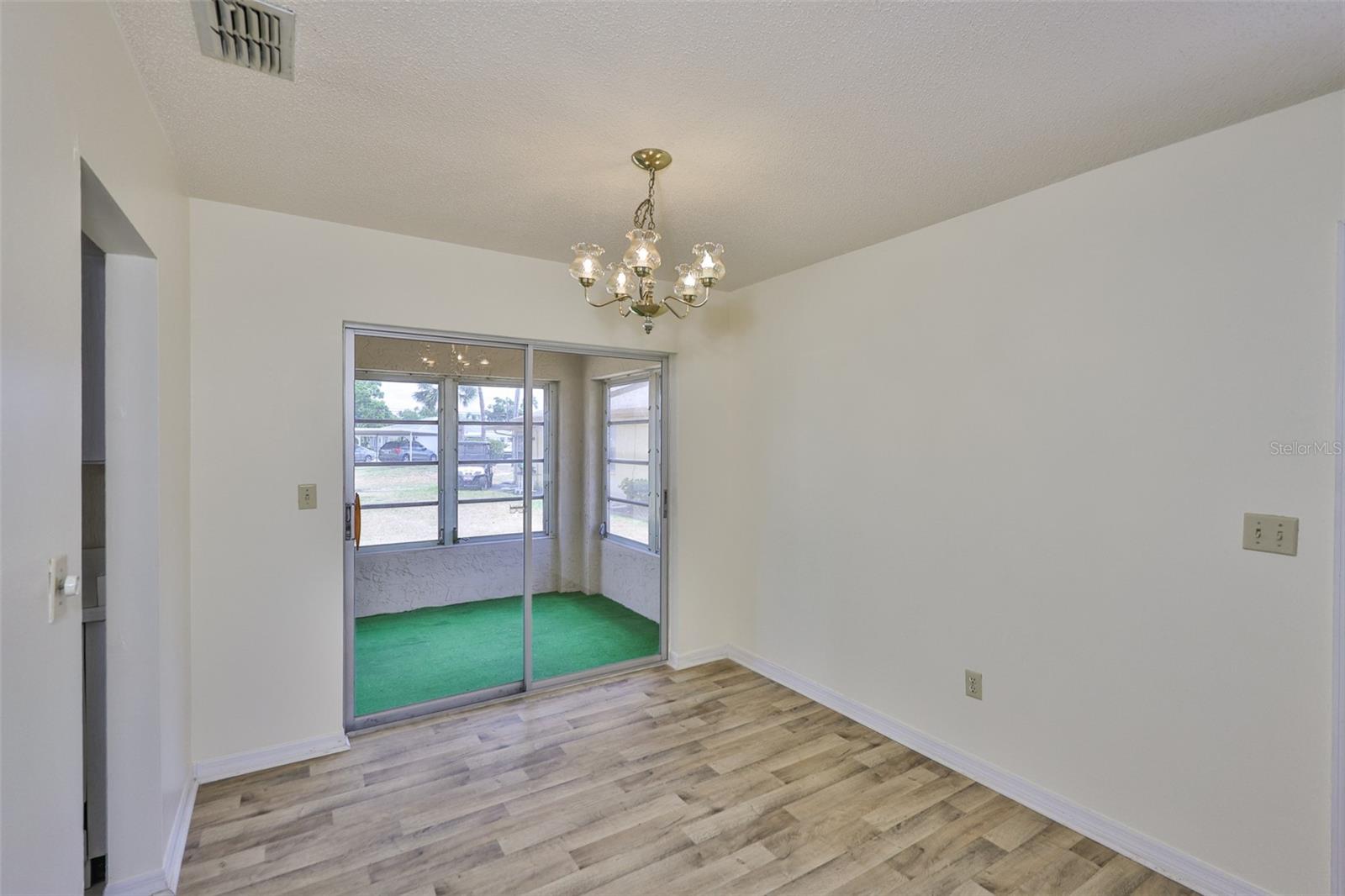 Image 10 of 54 For 1904 Canterbury Lane 18