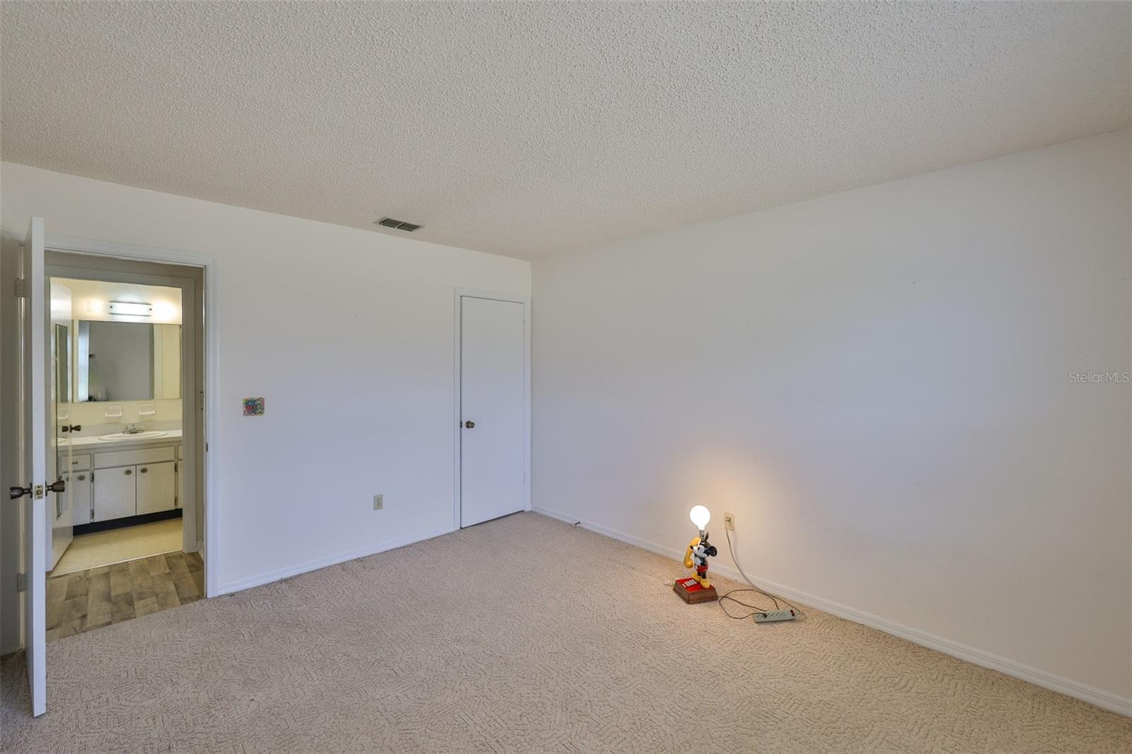 Image 16 of 54 For 1904 Canterbury Lane 18