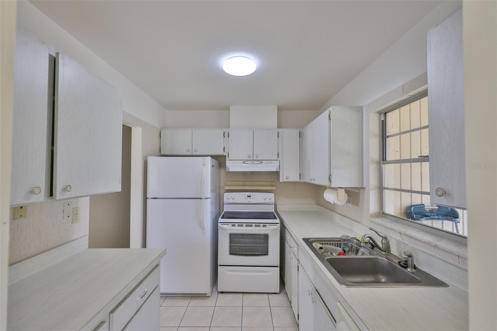 Image 4 of 54 For 1904 Canterbury Lane 18