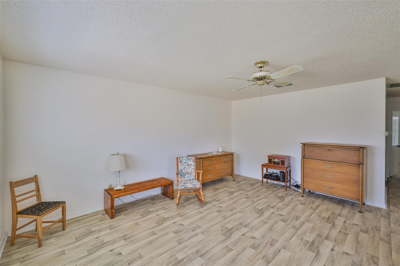 Image 8 of 54 For 1904 Canterbury Lane 18