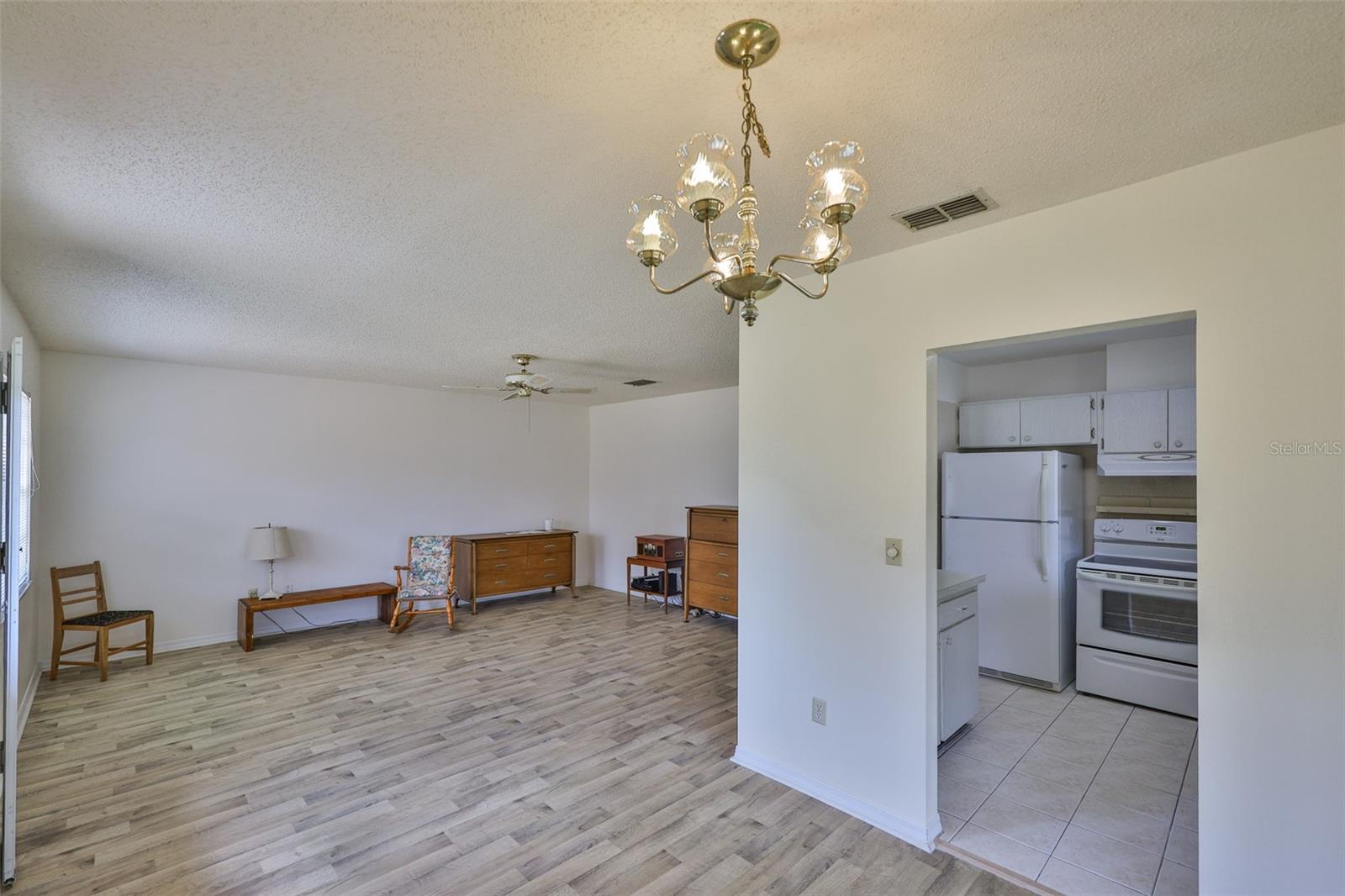 Image 9 of 54 For 1904 Canterbury Lane 18