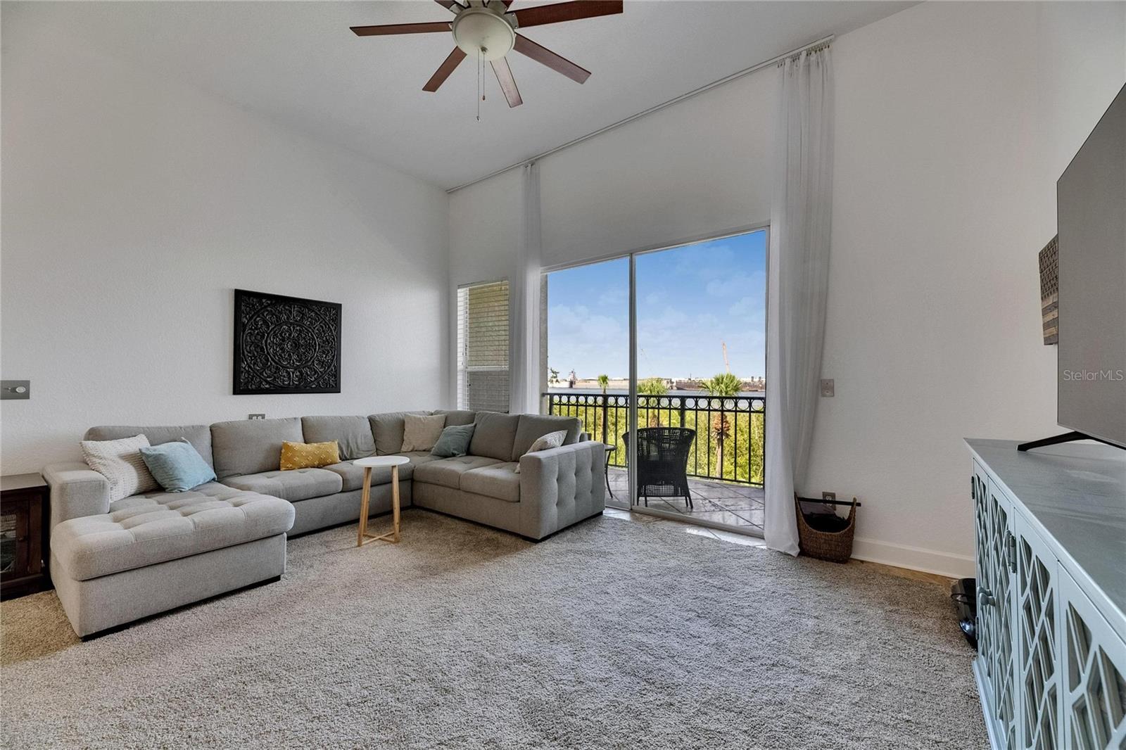 Image 24 of 51 For 746 Coral Reef Drive 746