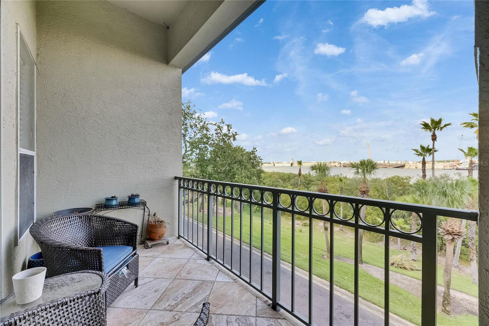 Image 41 of 51 For 746 Coral Reef Drive 746