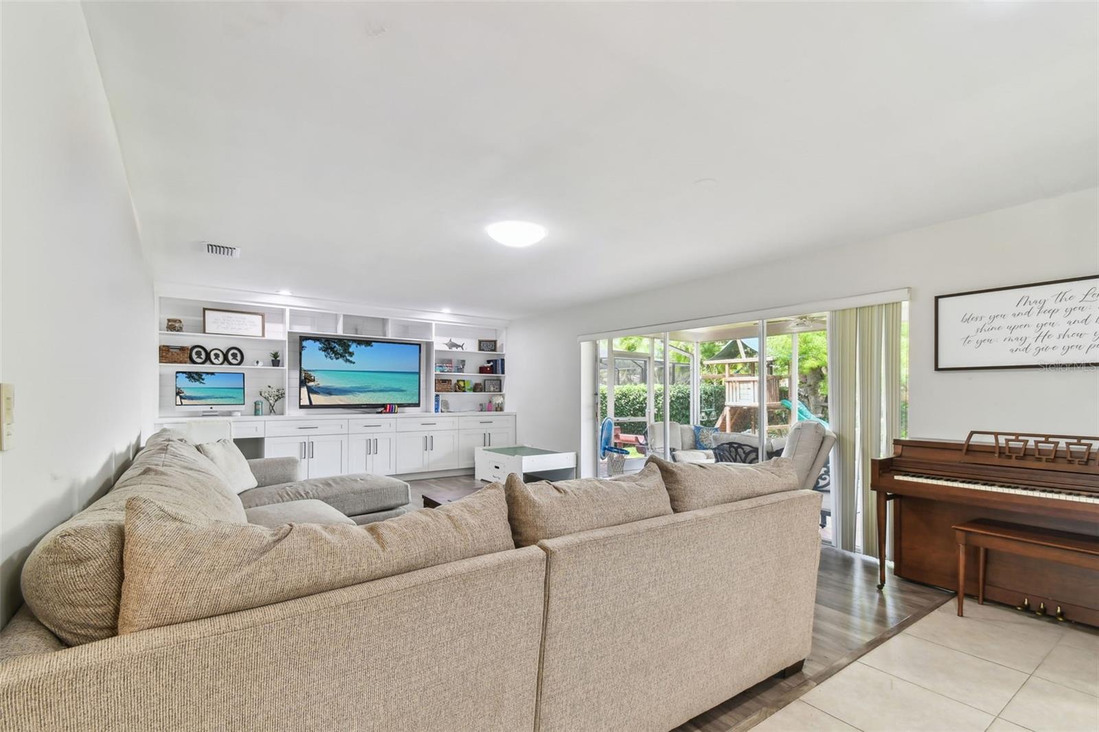 Image 8 of 76 For 10387 Majestic Drive
