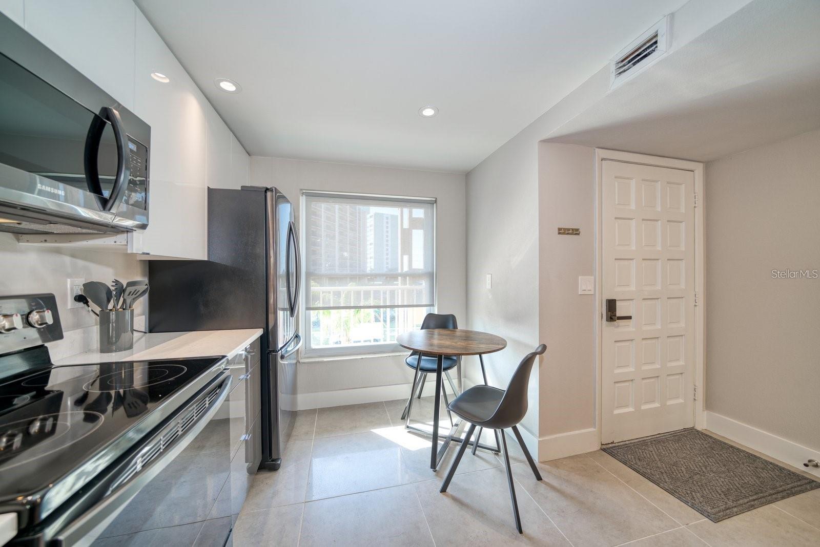 Image 7 of 16 For 105 Island Way 132