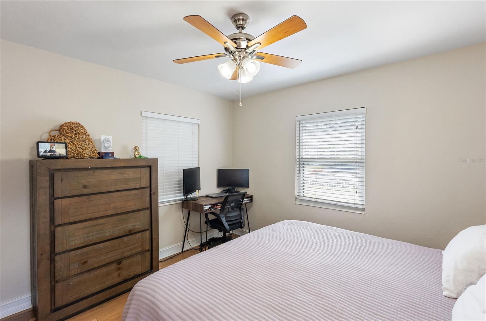 Image 13 of 24 For 918 27th Street N