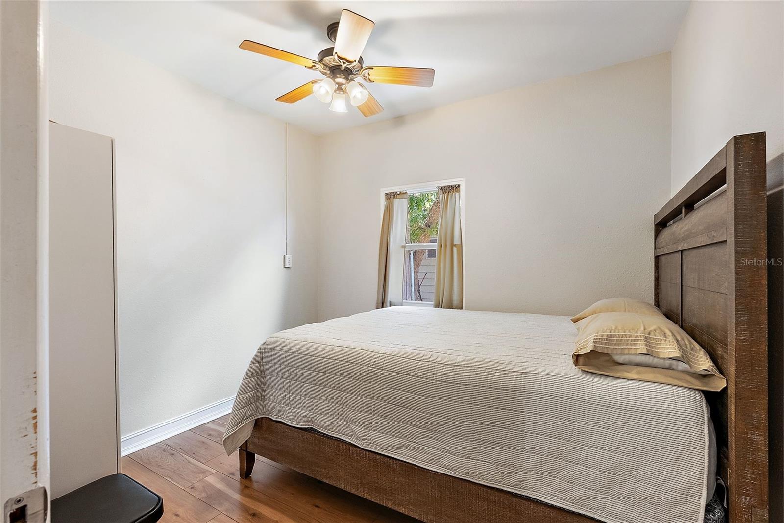 Image 17 of 24 For 918 27th Street N