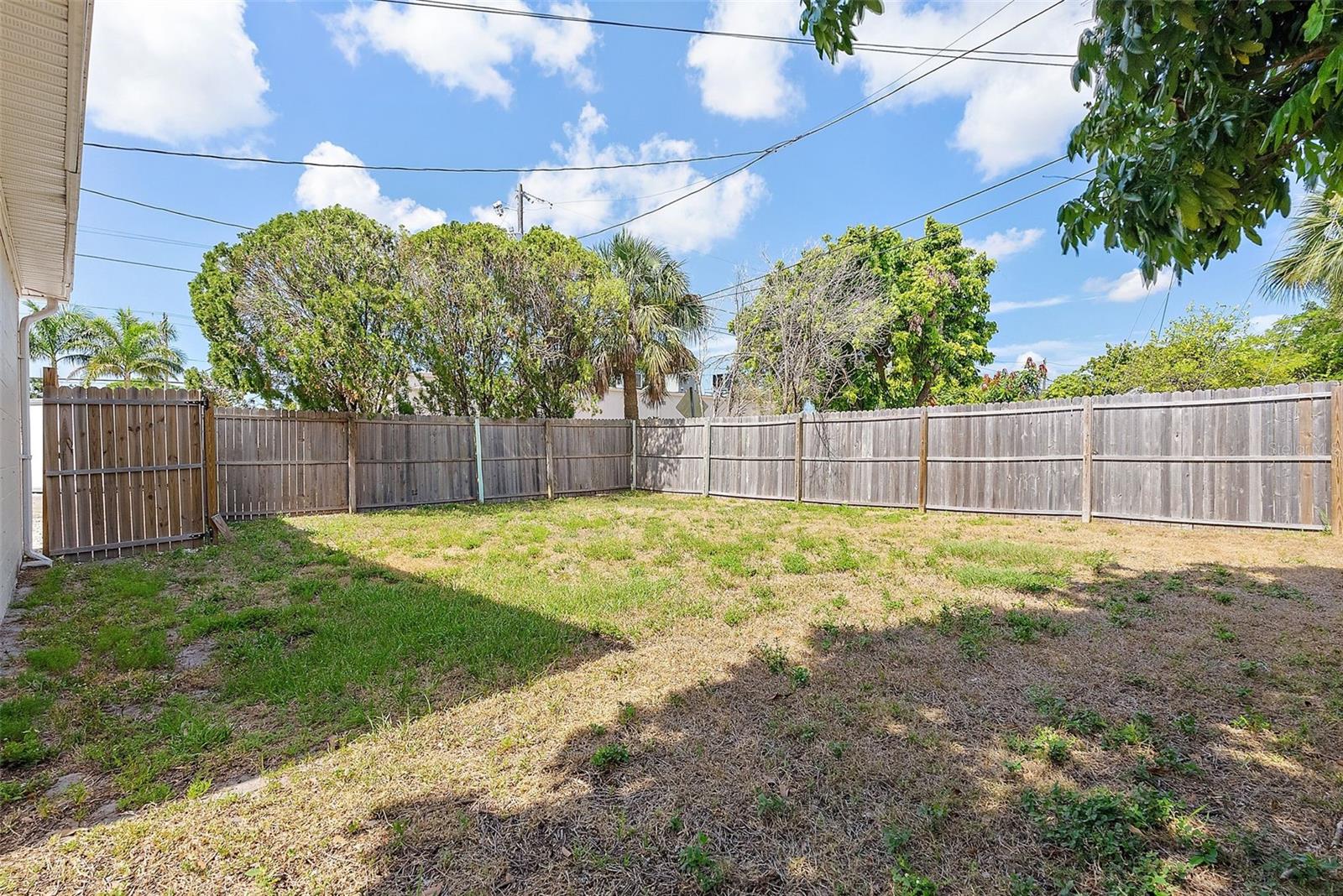 Image 23 of 24 For 918 27th Street N