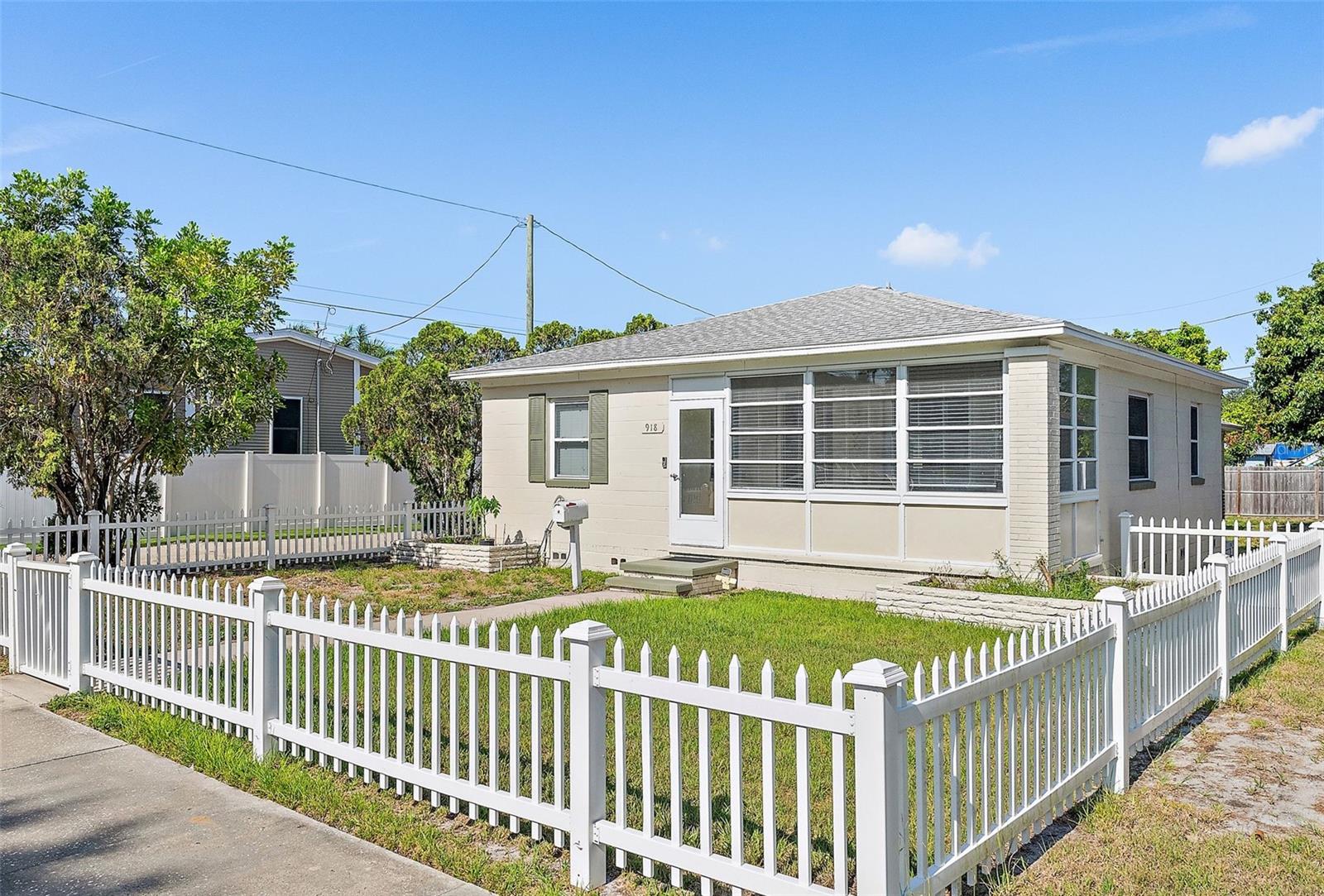 Image 3 of 24 For 918 27th Street N
