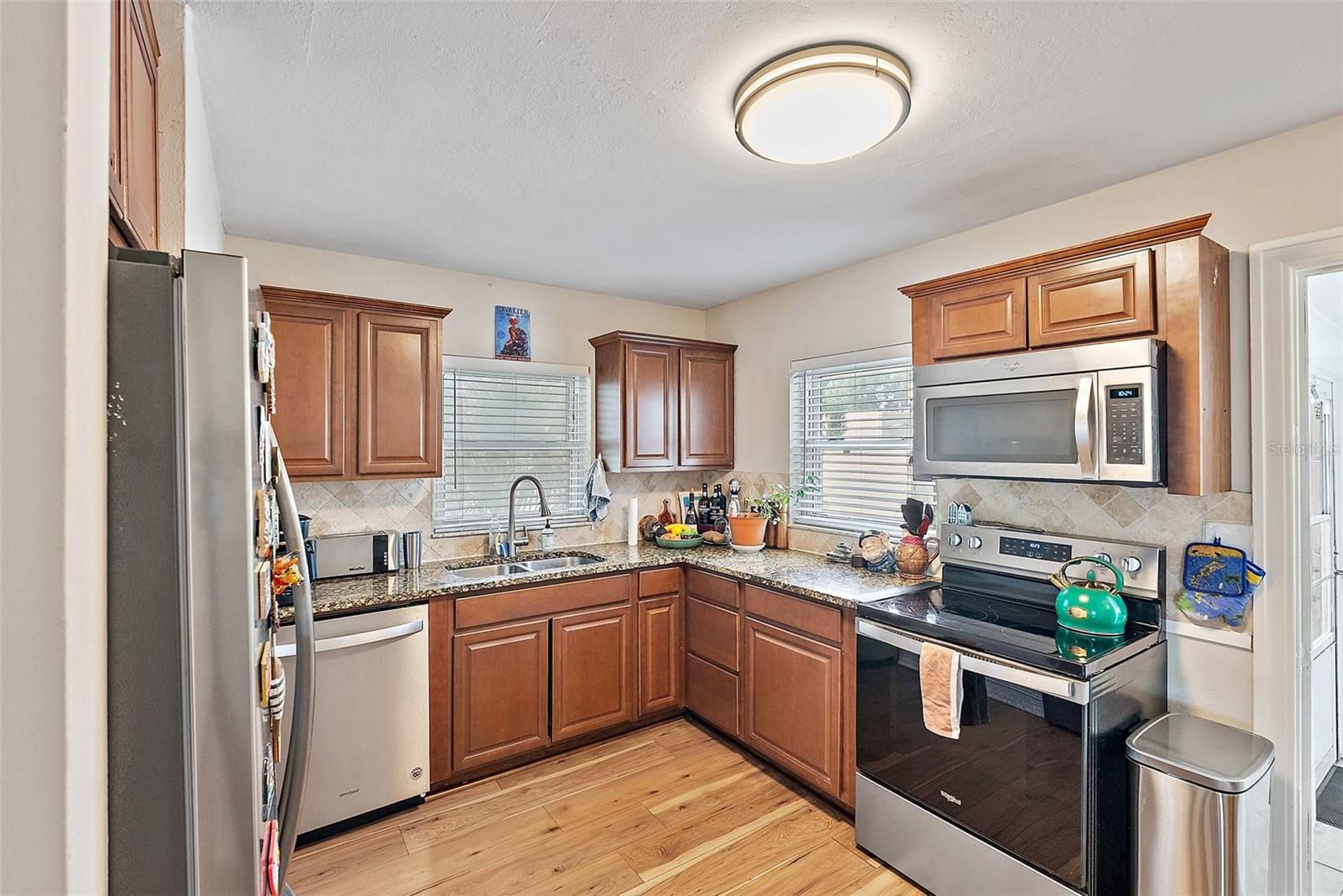 Image 8 of 24 For 918 27th Street N