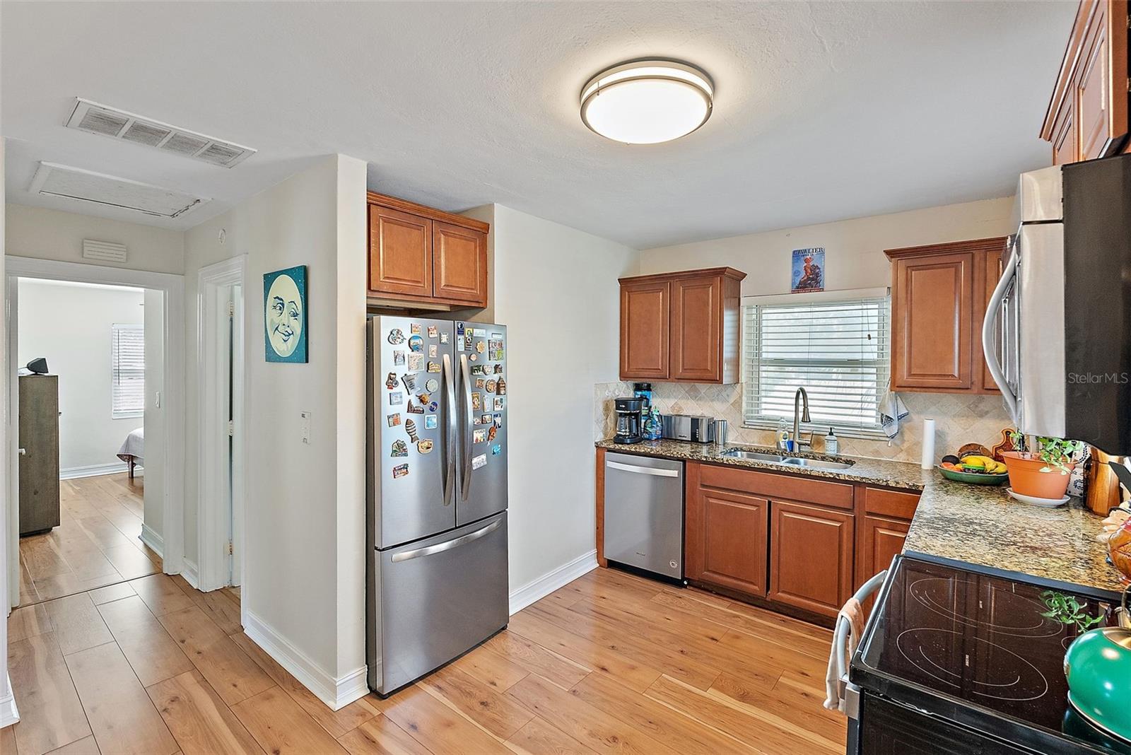 Image 9 of 24 For 918 27th Street N