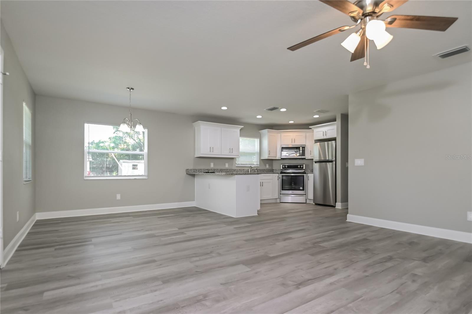 Image 2 of 15 For 917 Laura Street