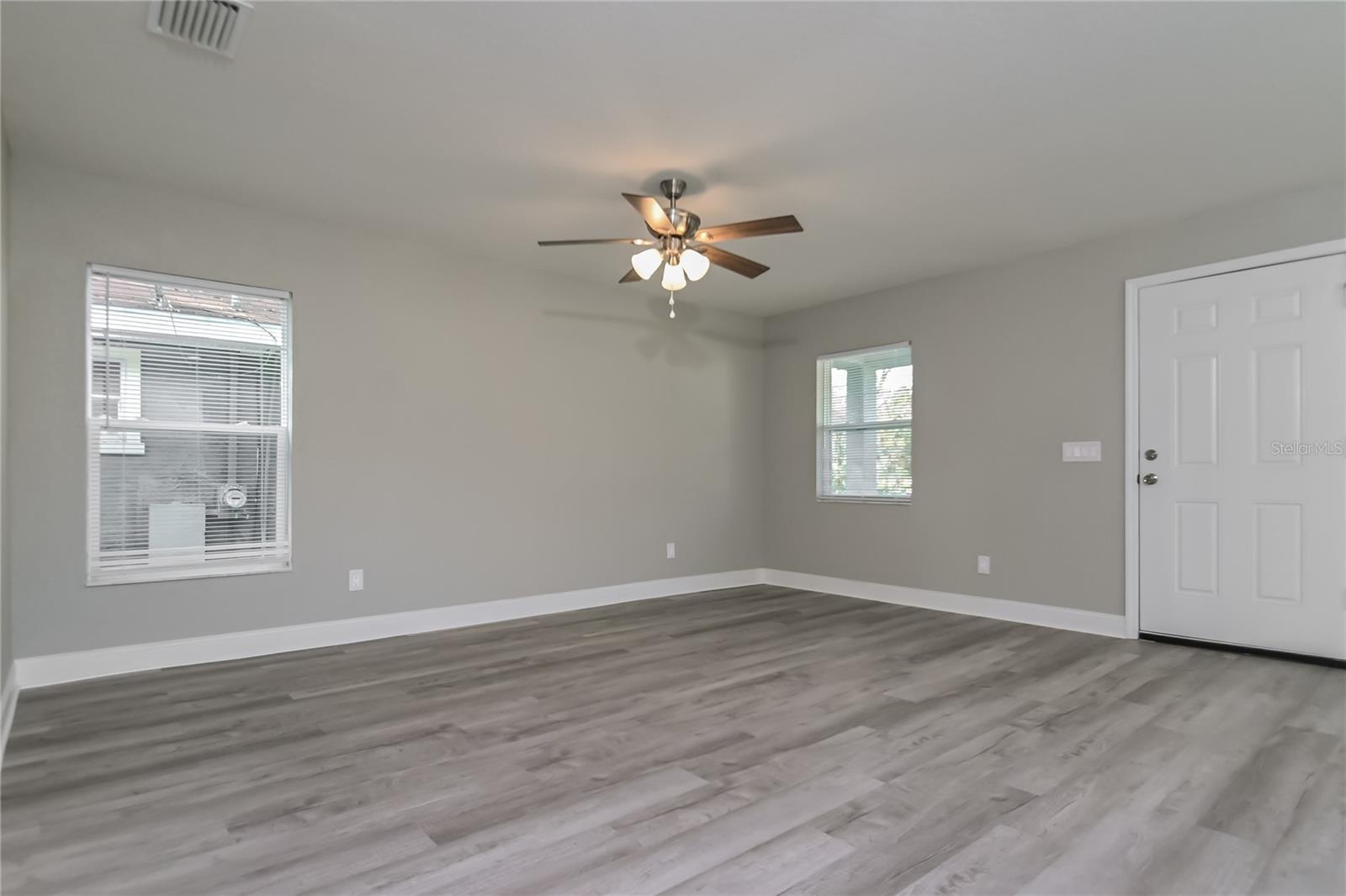 Image 4 of 15 For 917 Laura Street