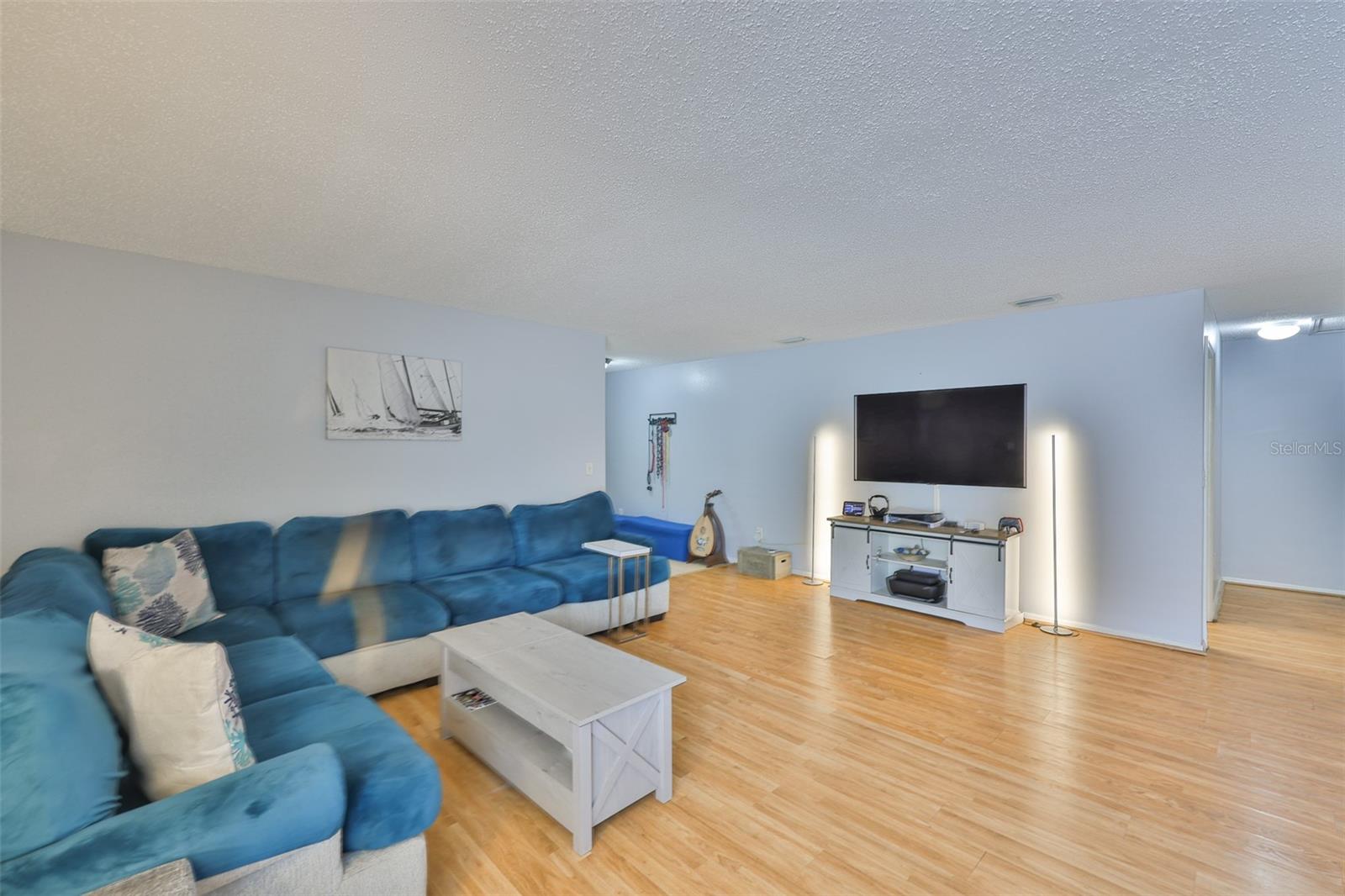 Image 8 of 45 For 13750 Fareham Road