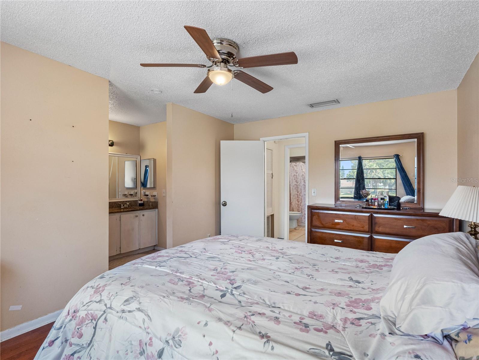 Image 20 of 50 For 4813 Glenaire Court